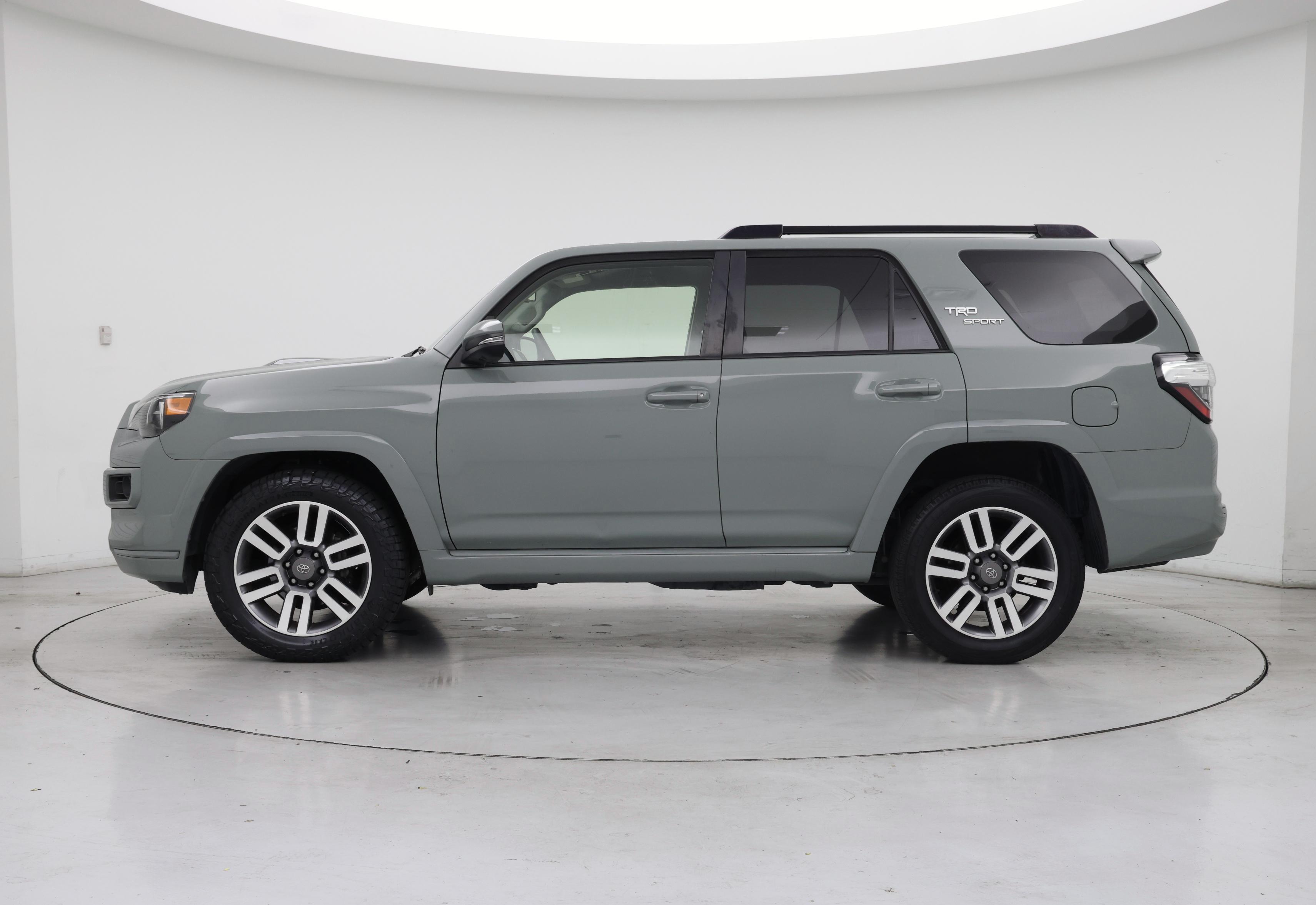 Thumbnail: 2022 Toyota 4Runner - 3