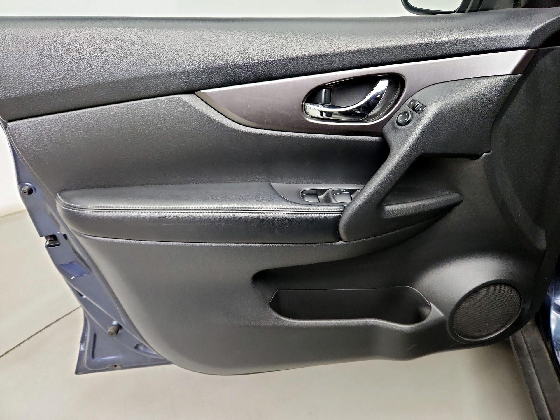 Thumbnail: 2015 Nissan Rogue - 12