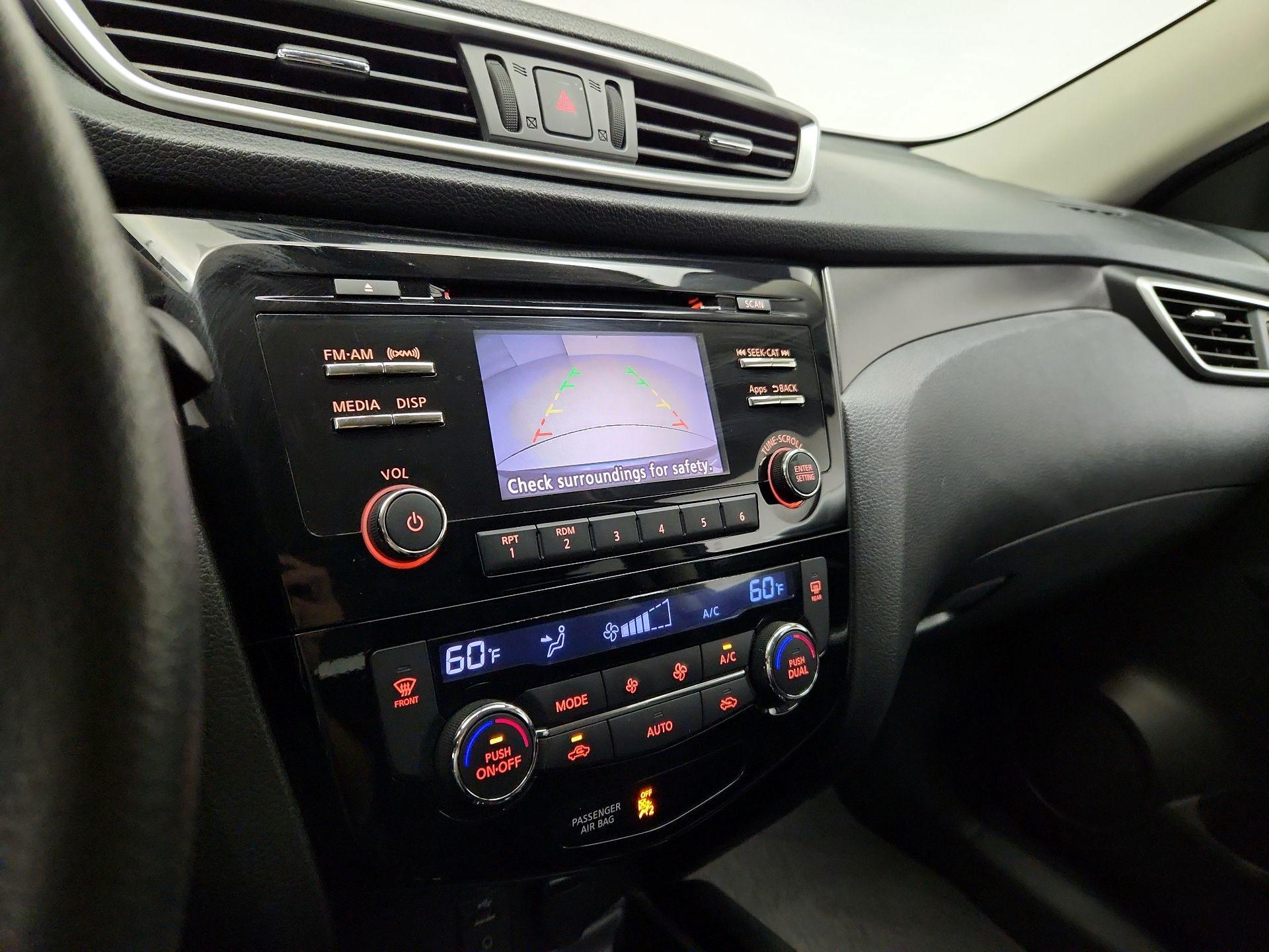 Thumbnail: 2015 Nissan Rogue - 14
