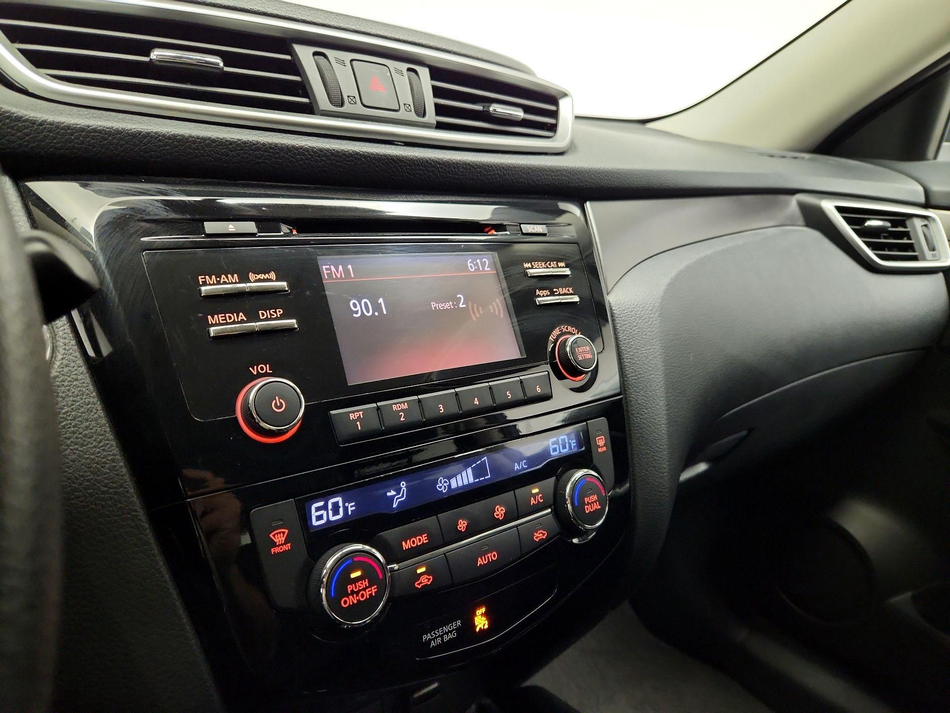 Thumbnail: 2015 Nissan Rogue - 15