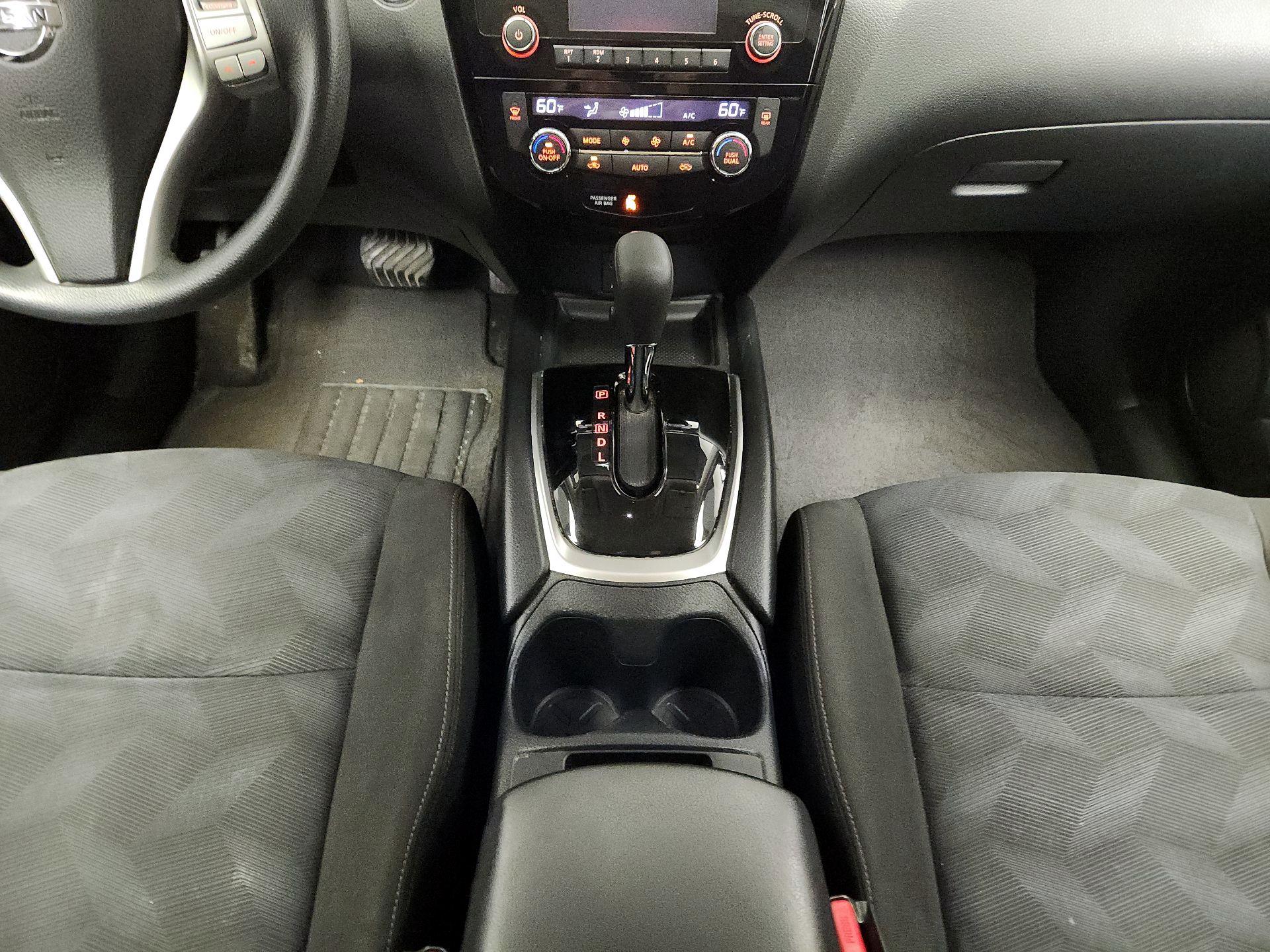 Thumbnail: 2015 Nissan Rogue - 17