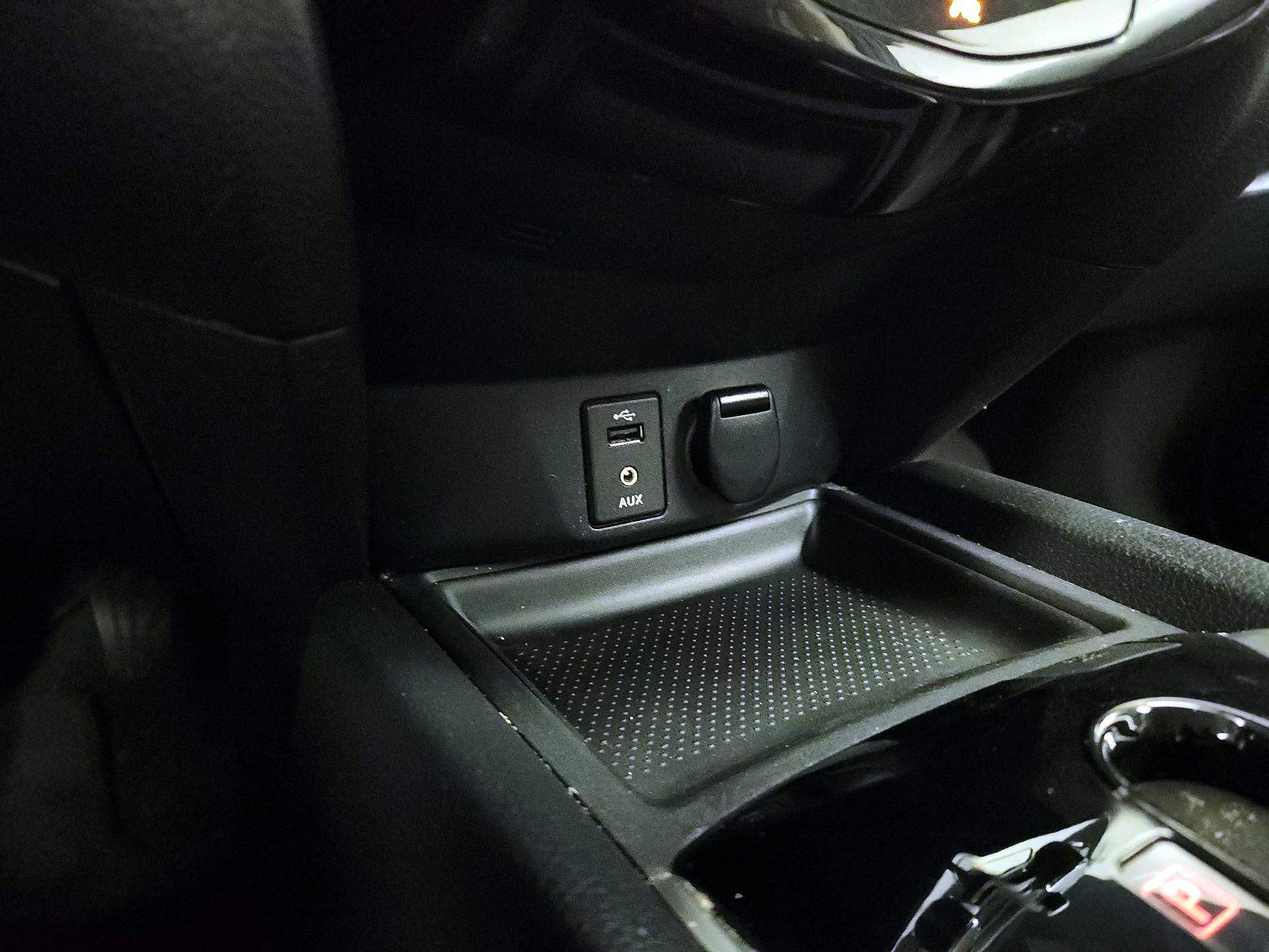 Thumbnail: 2015 Nissan Rogue - 18