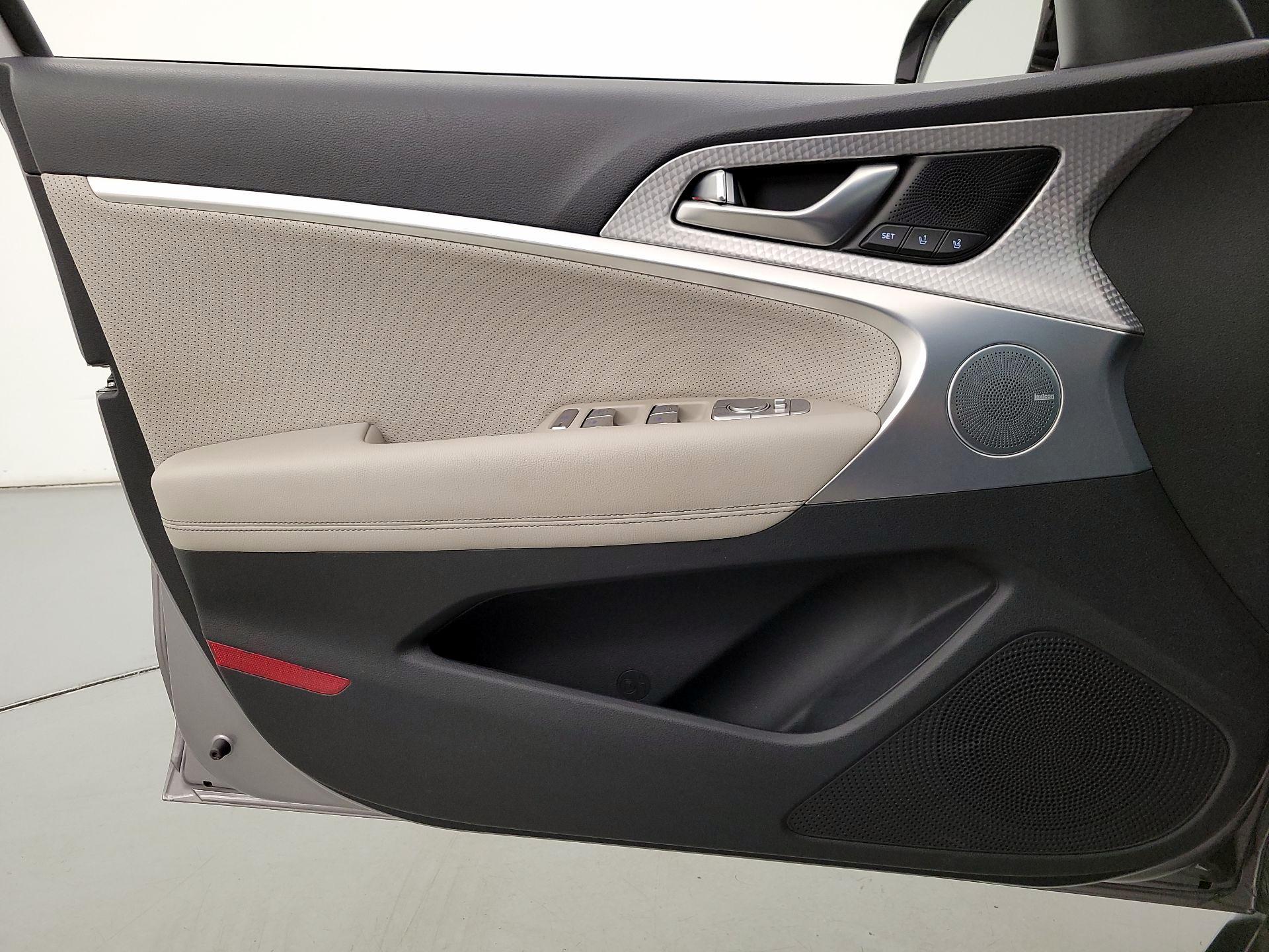 Thumbnail: 2023 Genesis G70 - 12