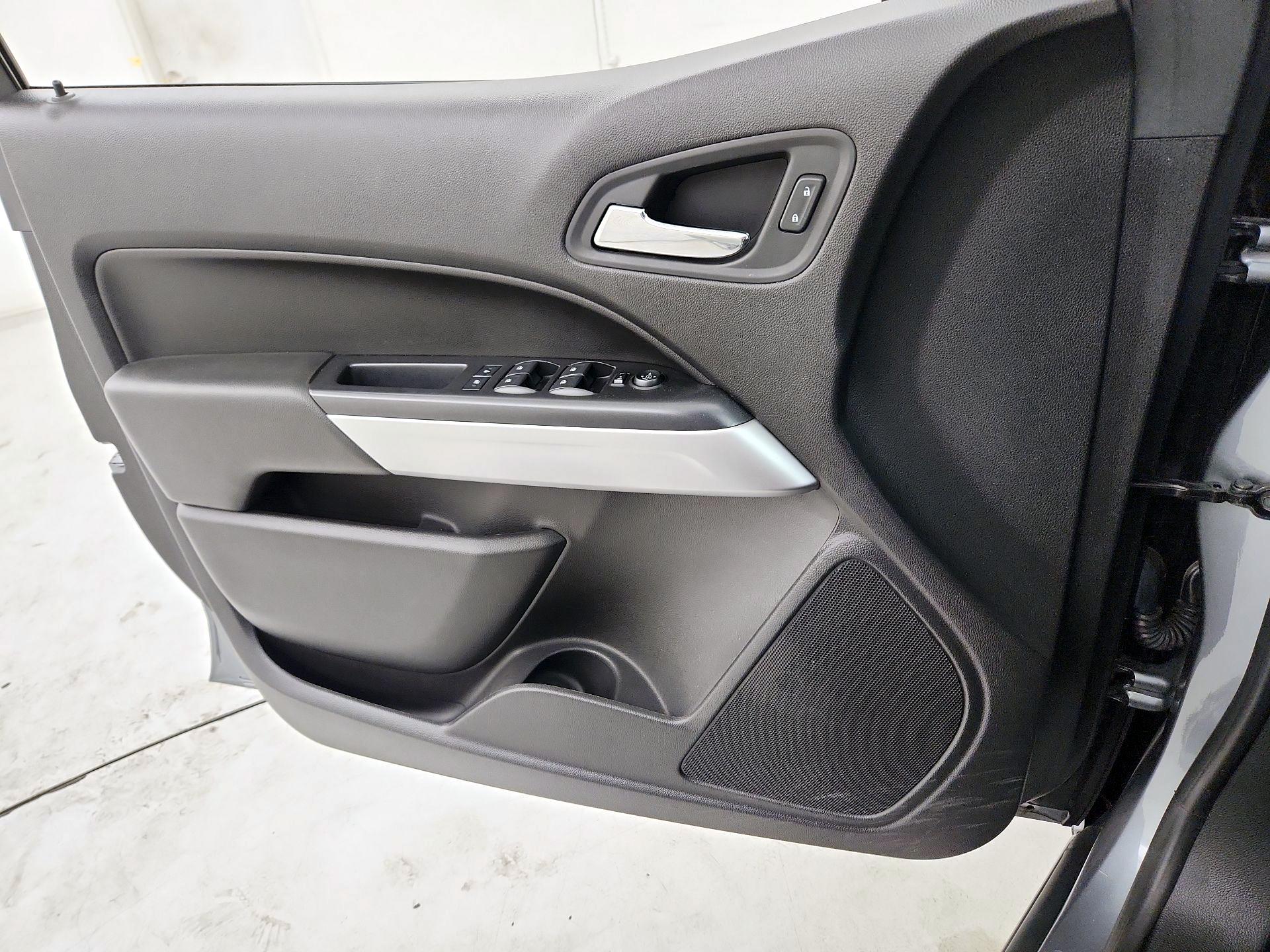Thumbnail: 2018 Chevrolet Colorado - 12