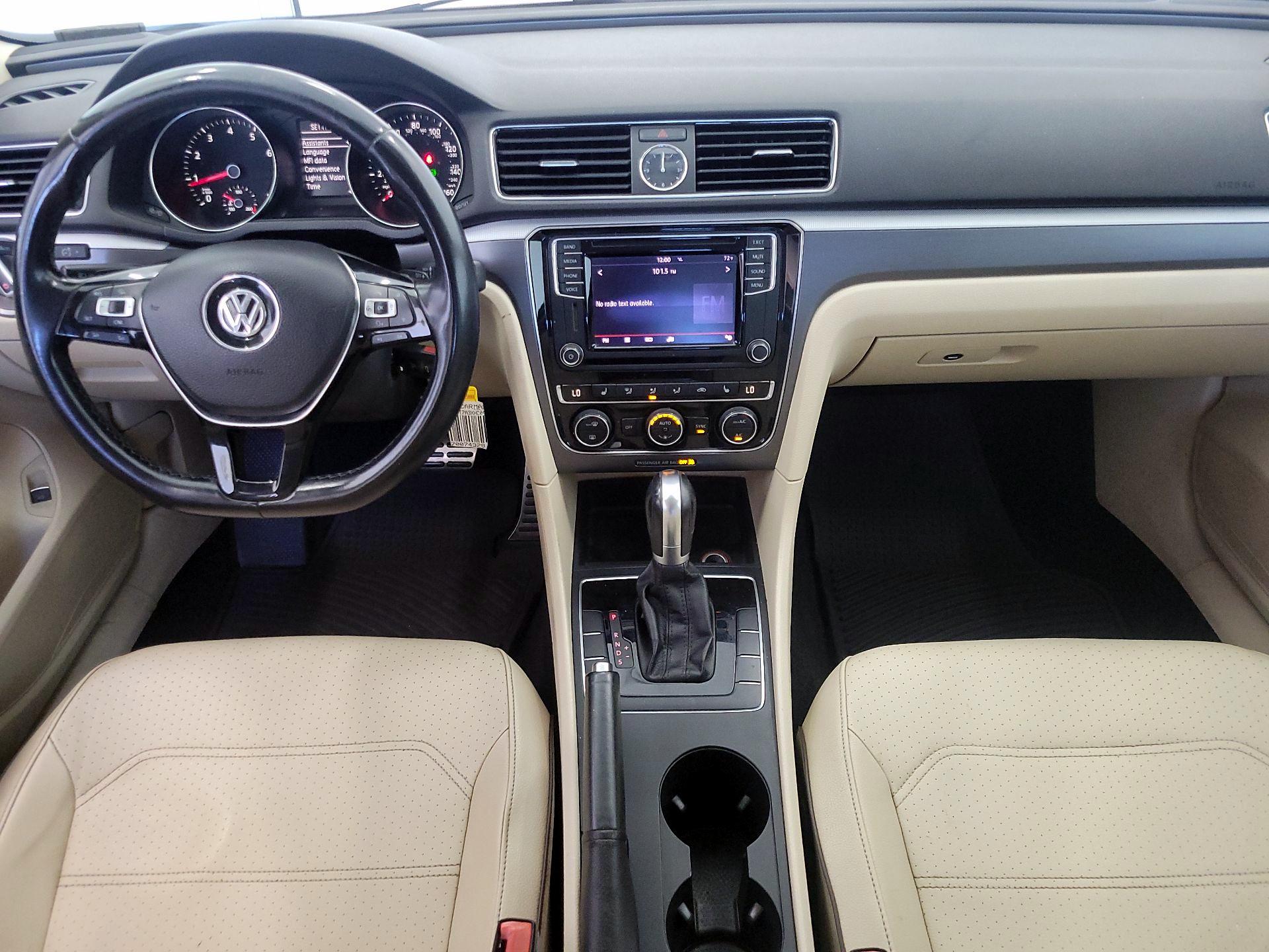 Thumbnail: 2017 Volkswagen Passat - 9