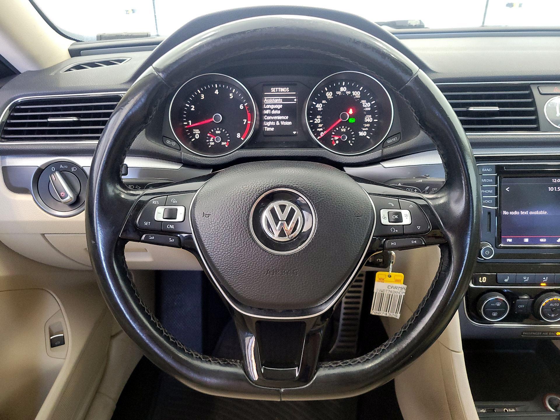 Thumbnail: 2017 Volkswagen Passat - 10