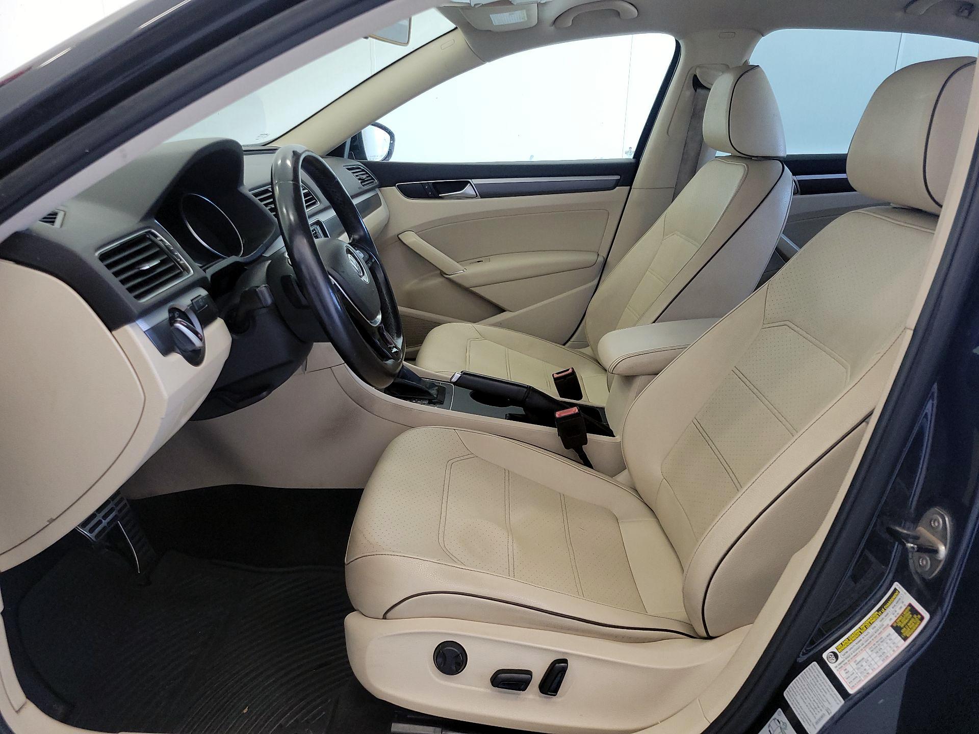 Thumbnail: 2017 Volkswagen Passat - 11