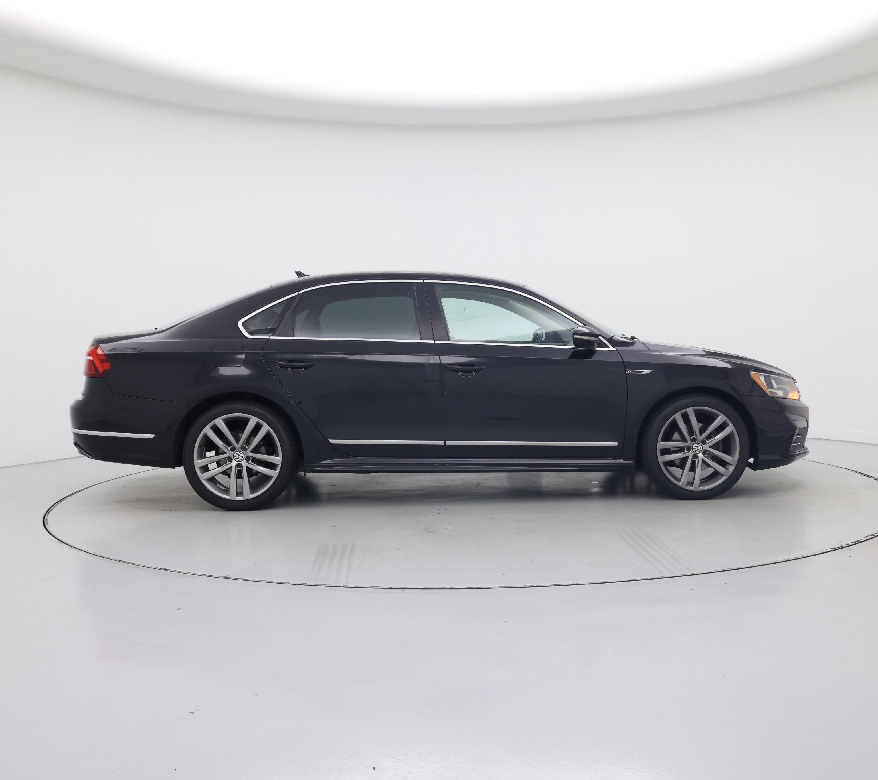 Thumbnail: 2017 Volkswagen Passat - 7
