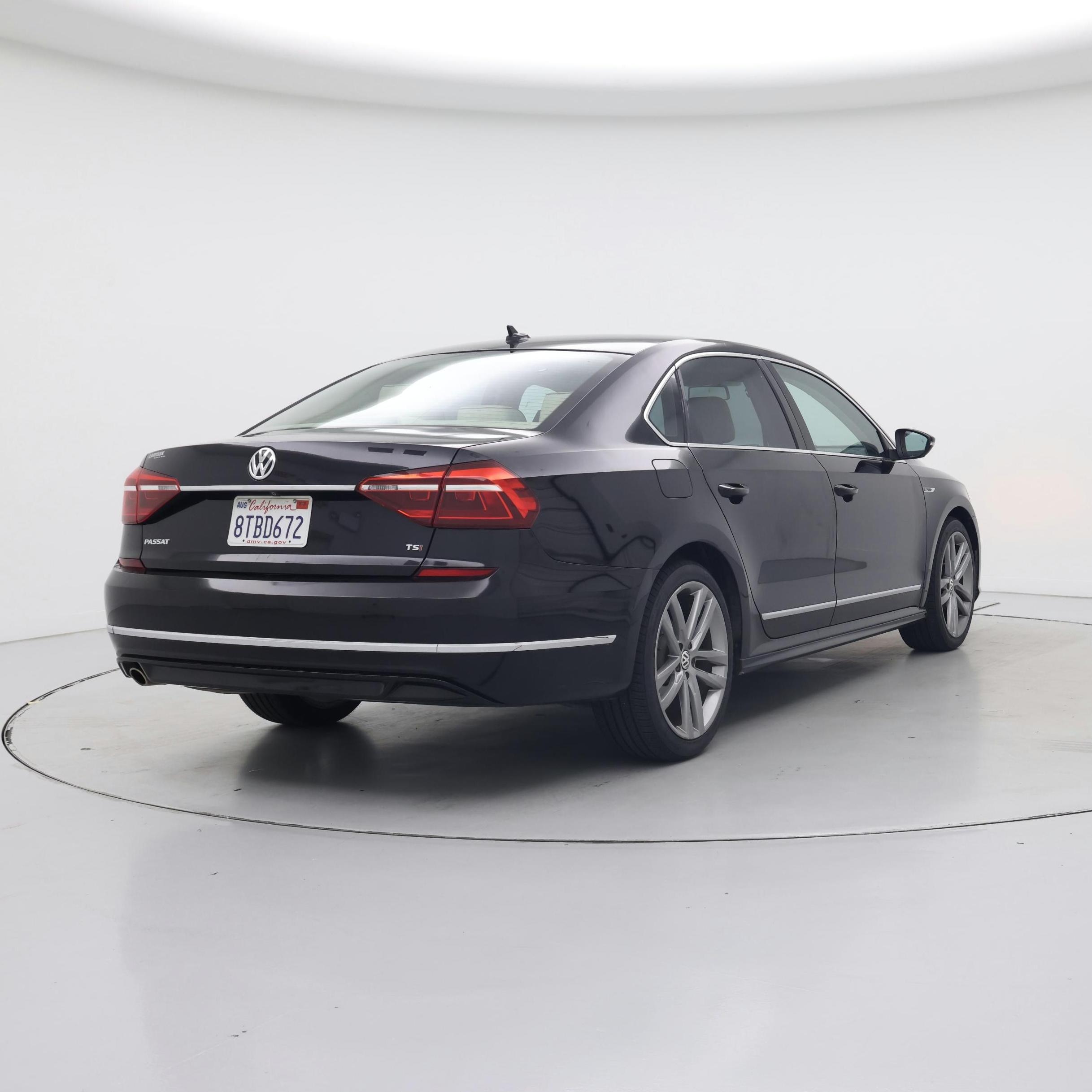 Thumbnail: 2017 Volkswagen Passat - 8