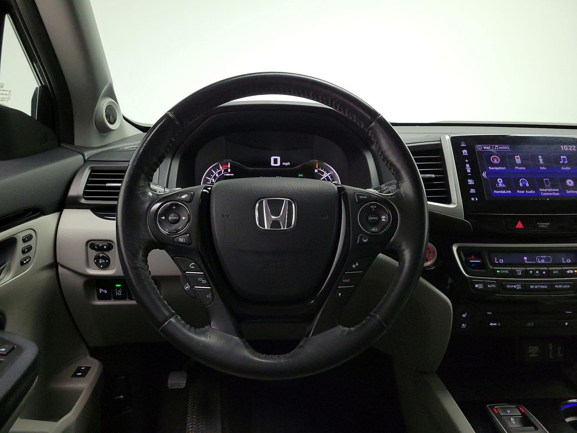 Thumbnail: 2018 Honda Pilot - 10