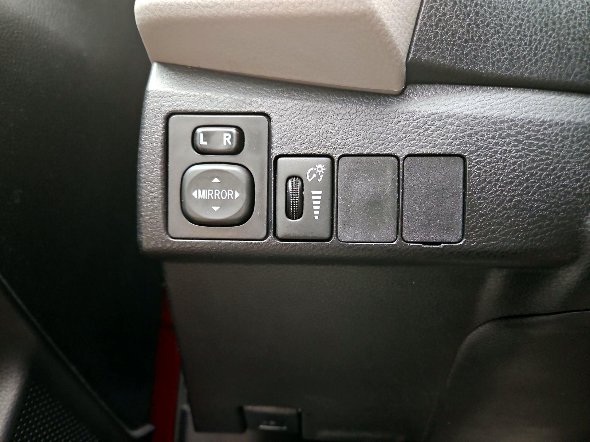 Thumbnail: 2014 Toyota Corolla - 13