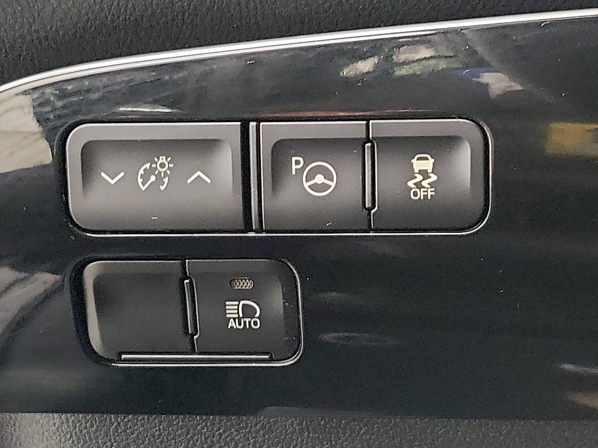 Thumbnail: 2021 Toyota Prius - 13