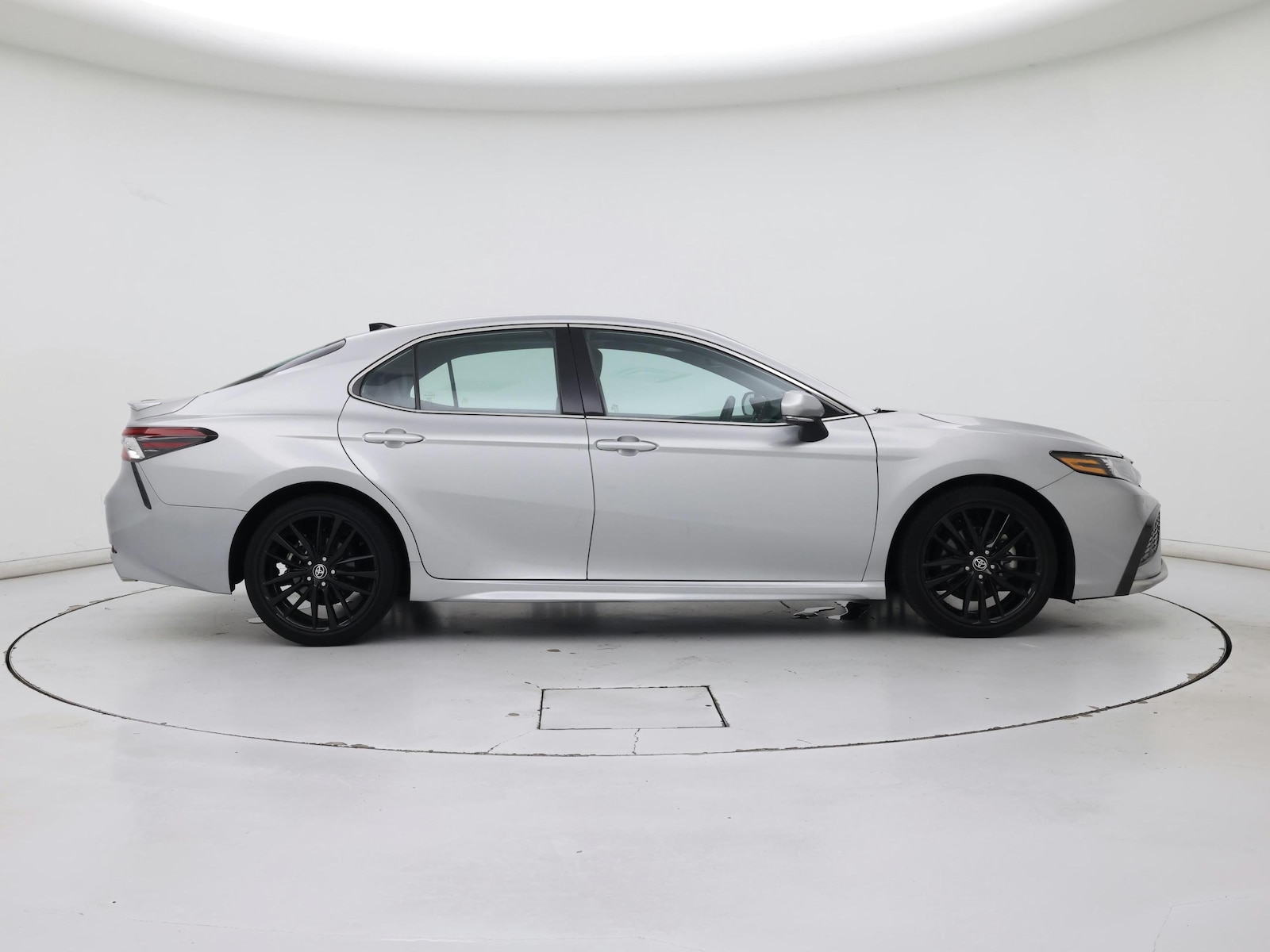 2021 Toyota Camry XSE - Photo 8