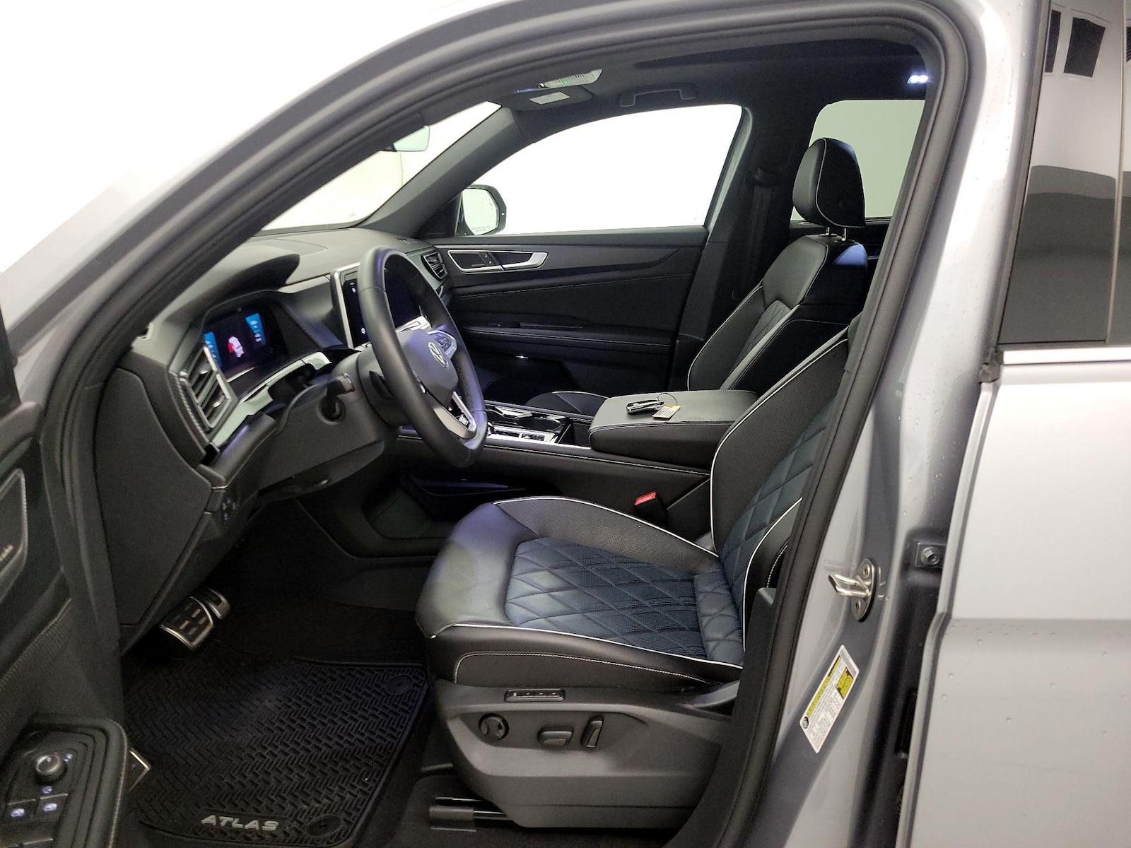 2024 Volkswagen Atlas Cross Sport SEL Premium R-LINE - Photo 12