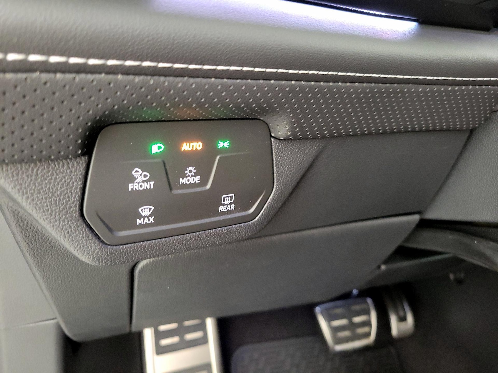 2024 Volkswagen Atlas Cross Sport SEL Premium R-LINE - Photo 14