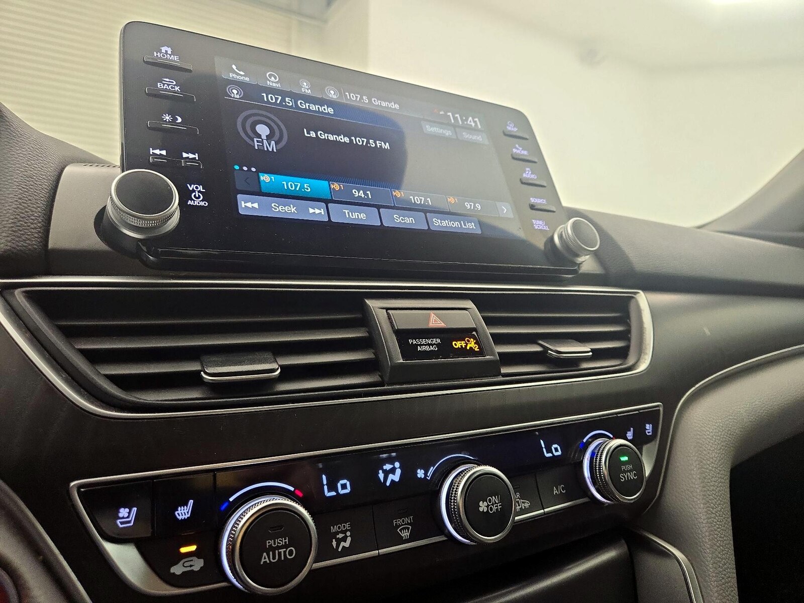 2018 Honda Accord Touring - Photo 18