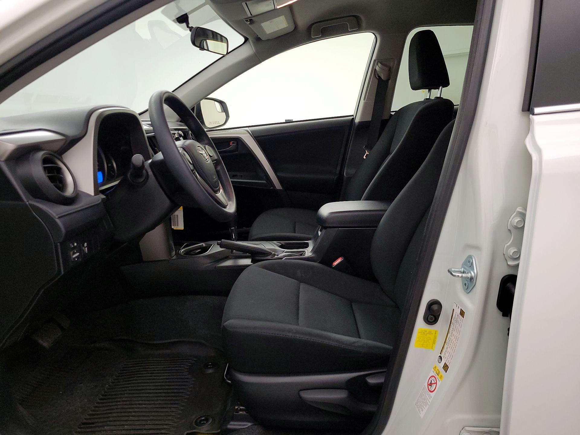 Thumbnail: 2016 Toyota RAV4 - 11