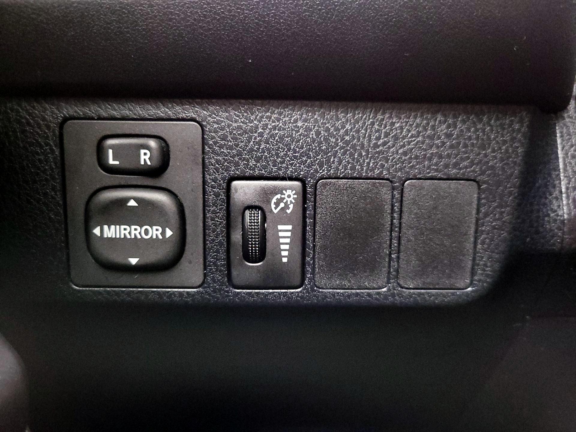 Thumbnail: 2016 Toyota RAV4 - 13