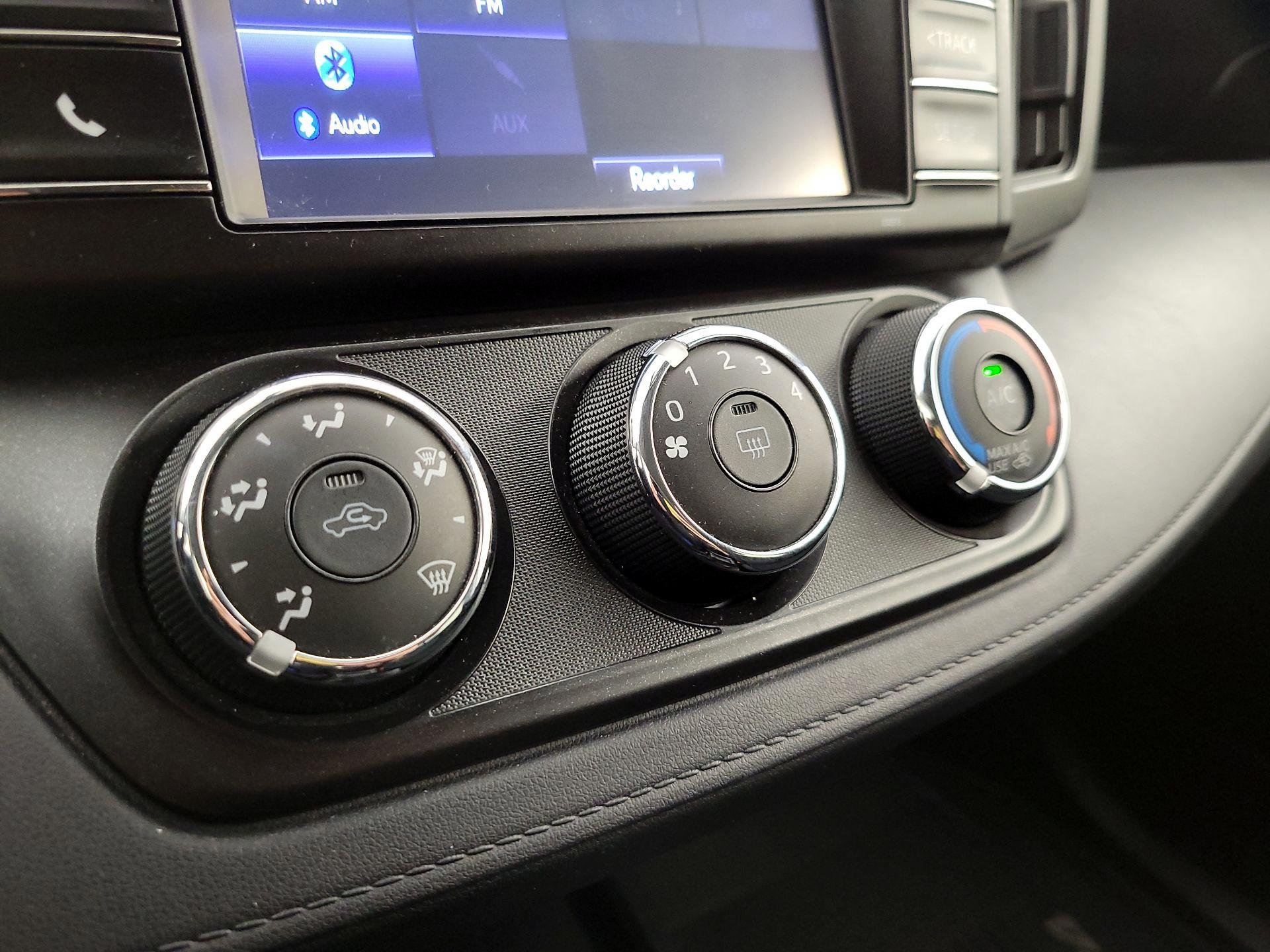 Thumbnail: 2016 Toyota RAV4 - 16
