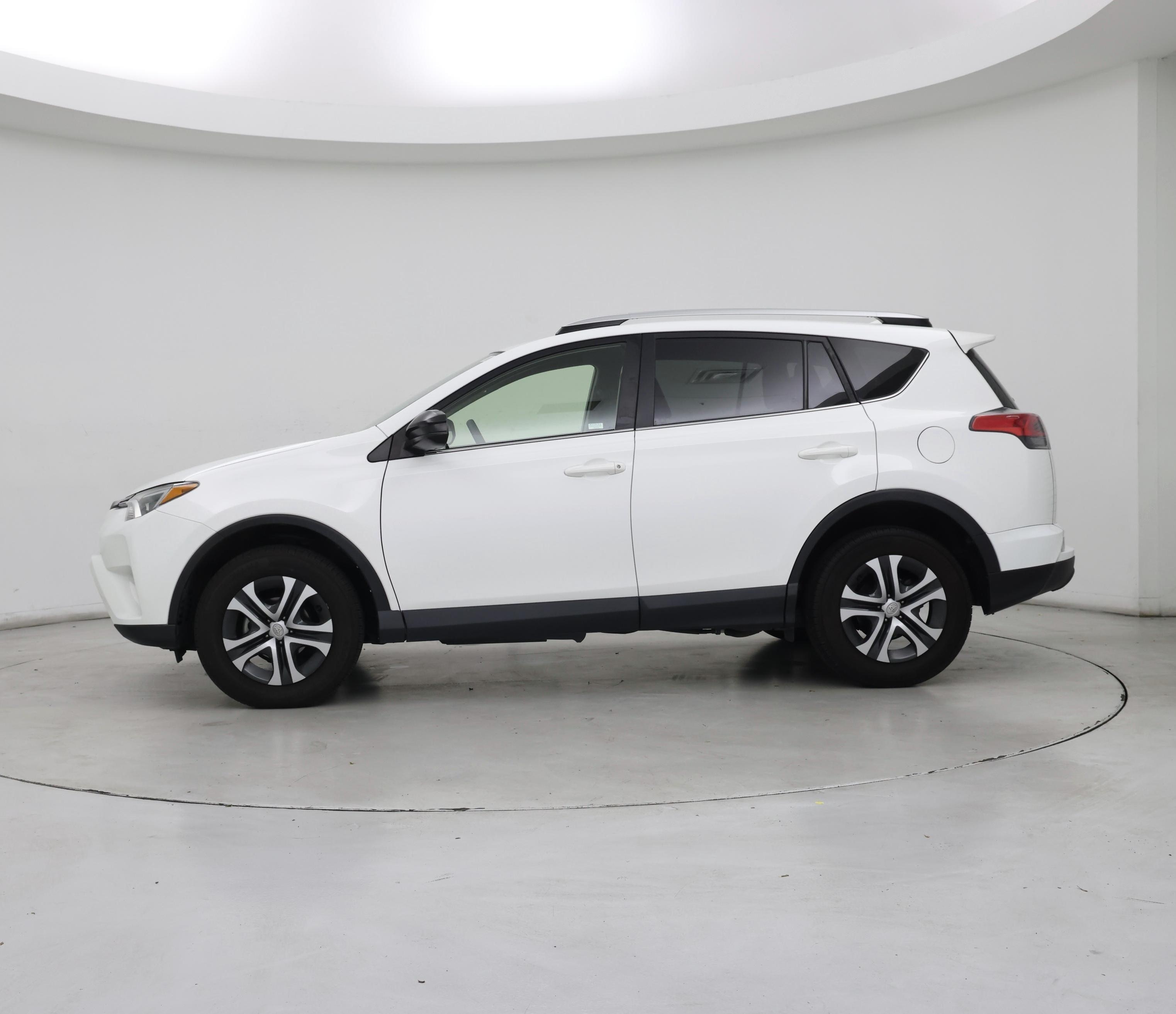Thumbnail: 2016 Toyota RAV4 - 3