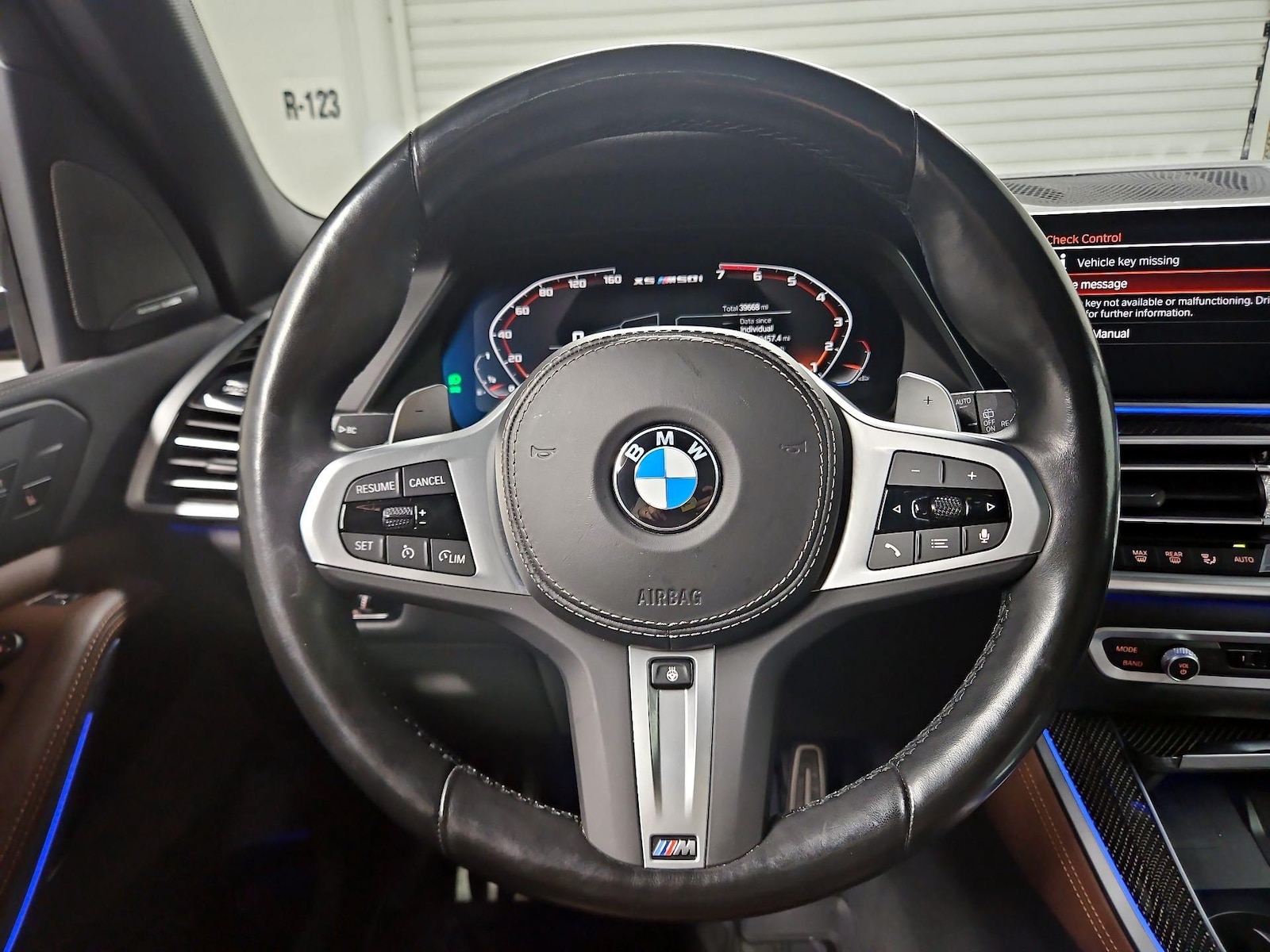 2022 BMW X5 M50i - Photo 11