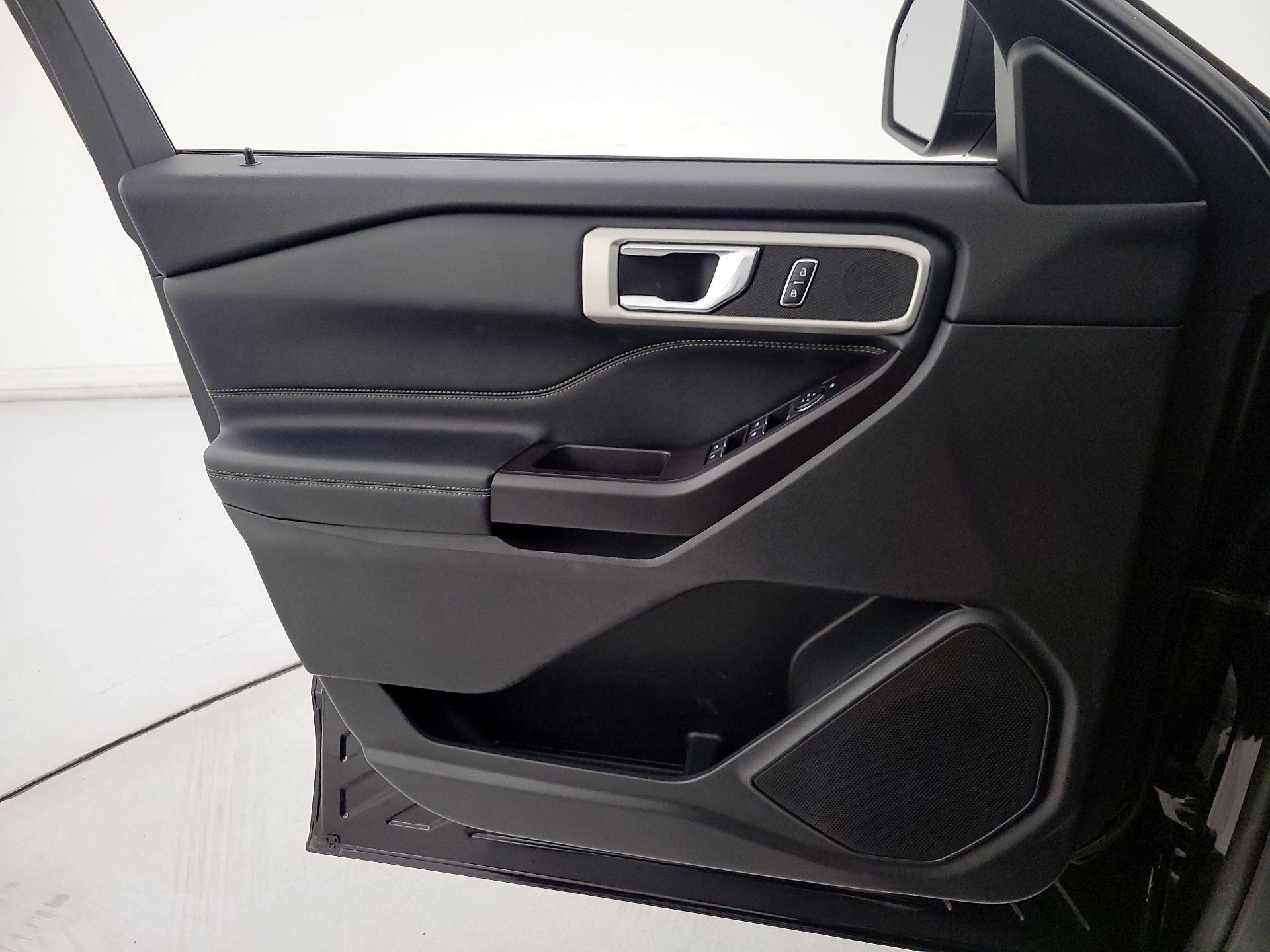 Thumbnail: 2020 Ford Explorer - 12