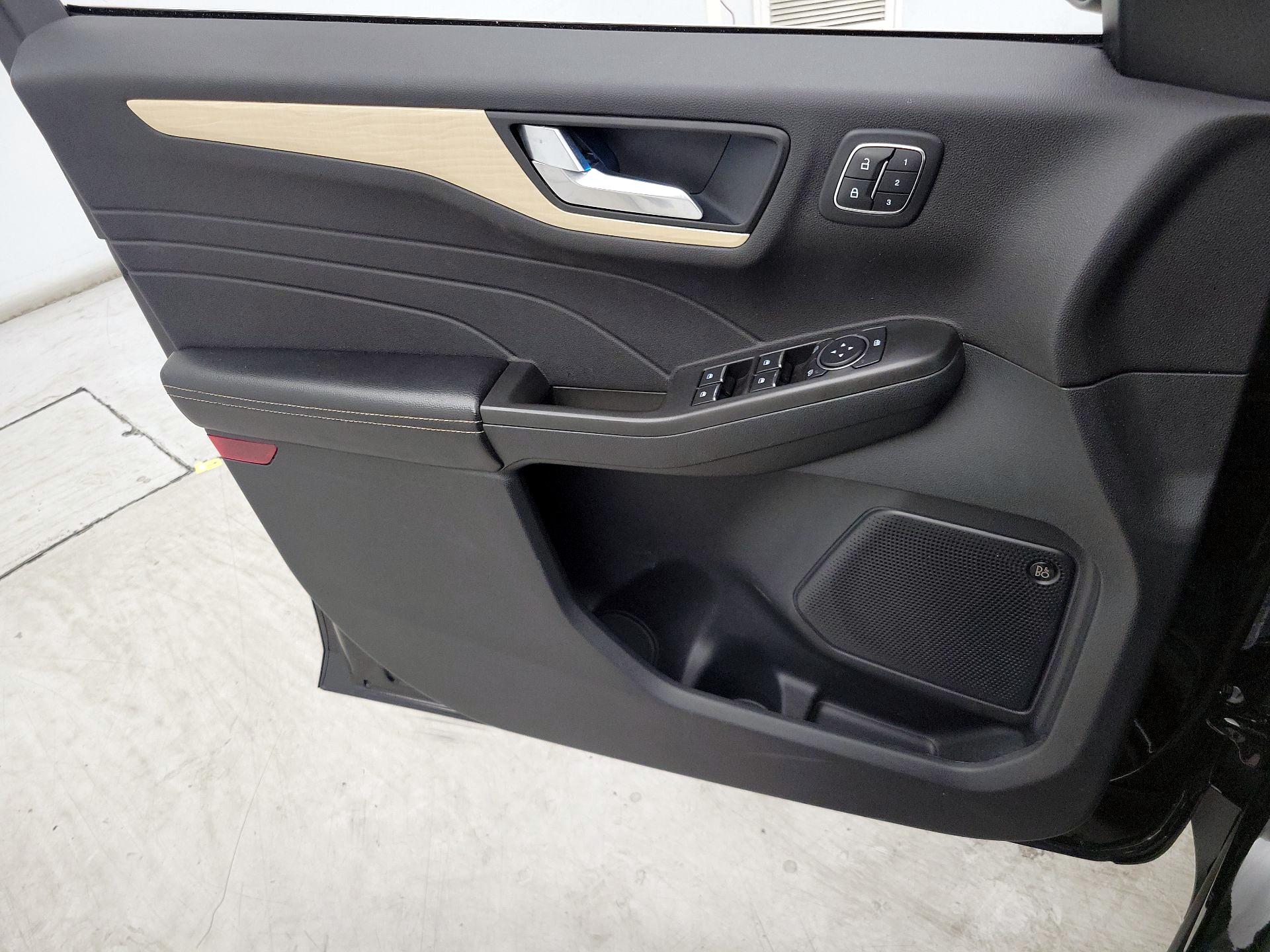 Thumbnail: 2021 Ford Escape - 12