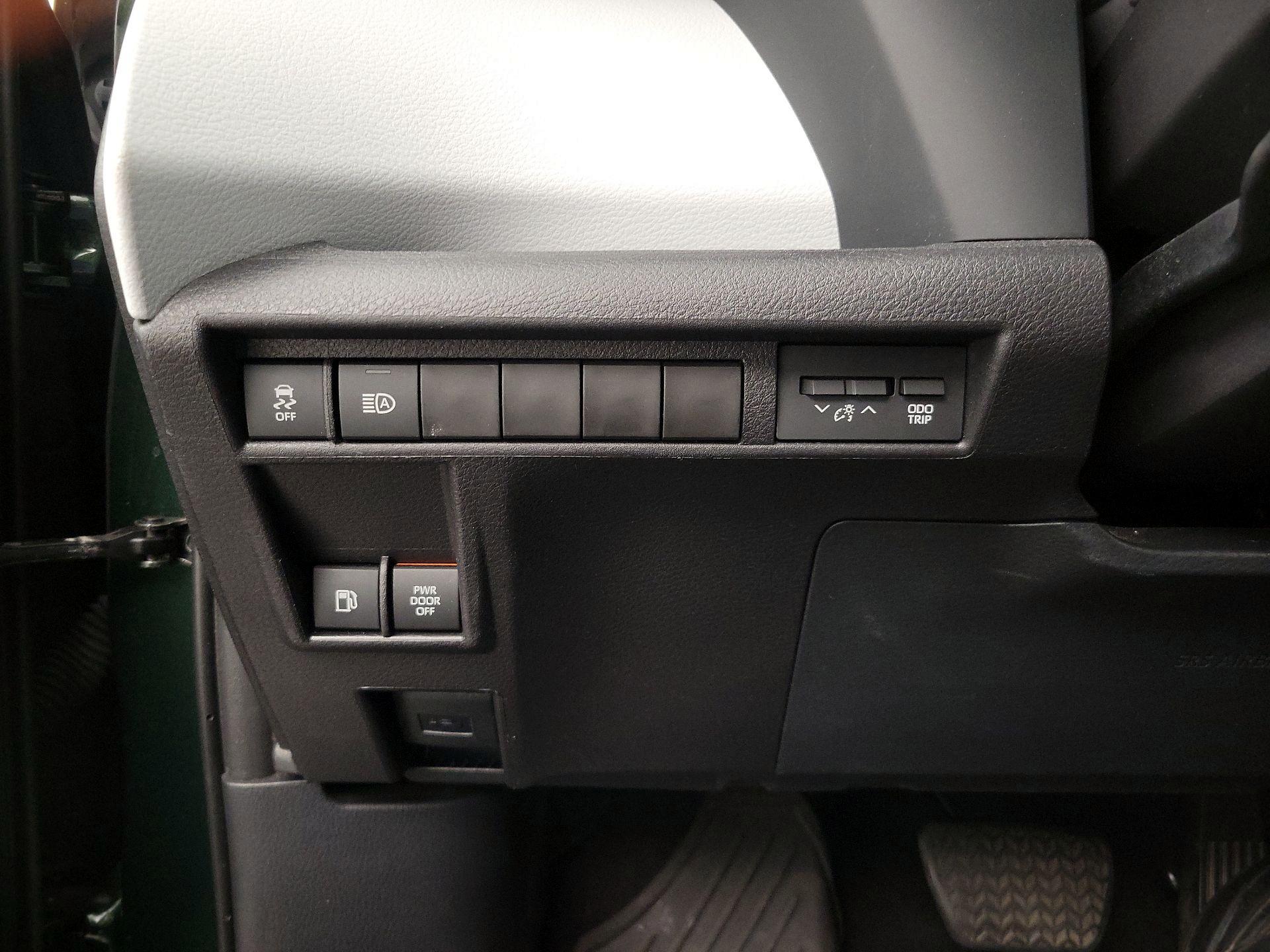 Thumbnail: 2025 Toyota Sienna - 13
