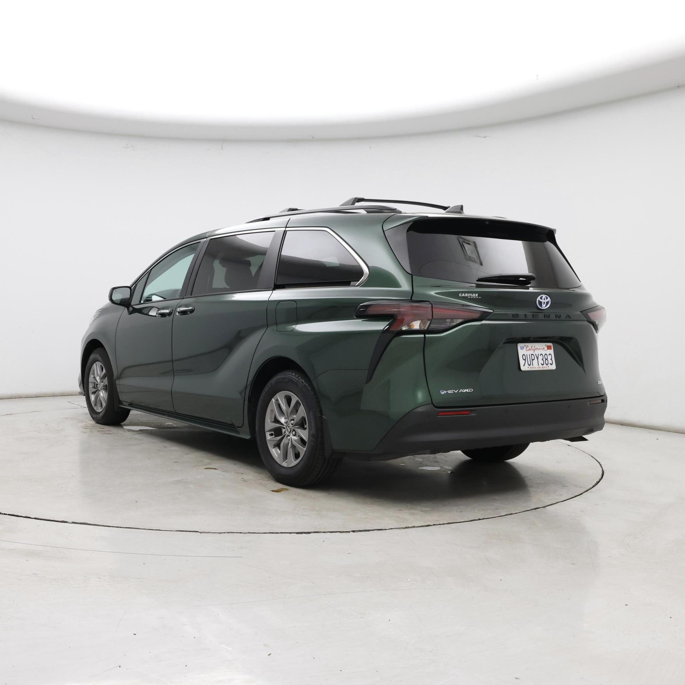 Thumbnail: 2025 Toyota Sienna - 2