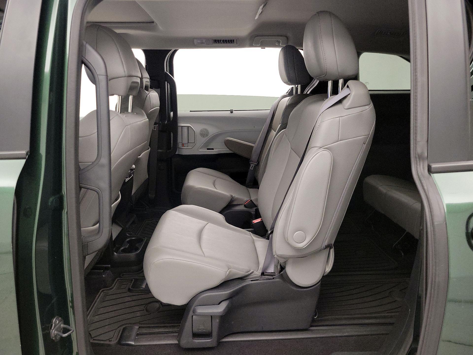 Thumbnail: 2025 Toyota Sienna - 20