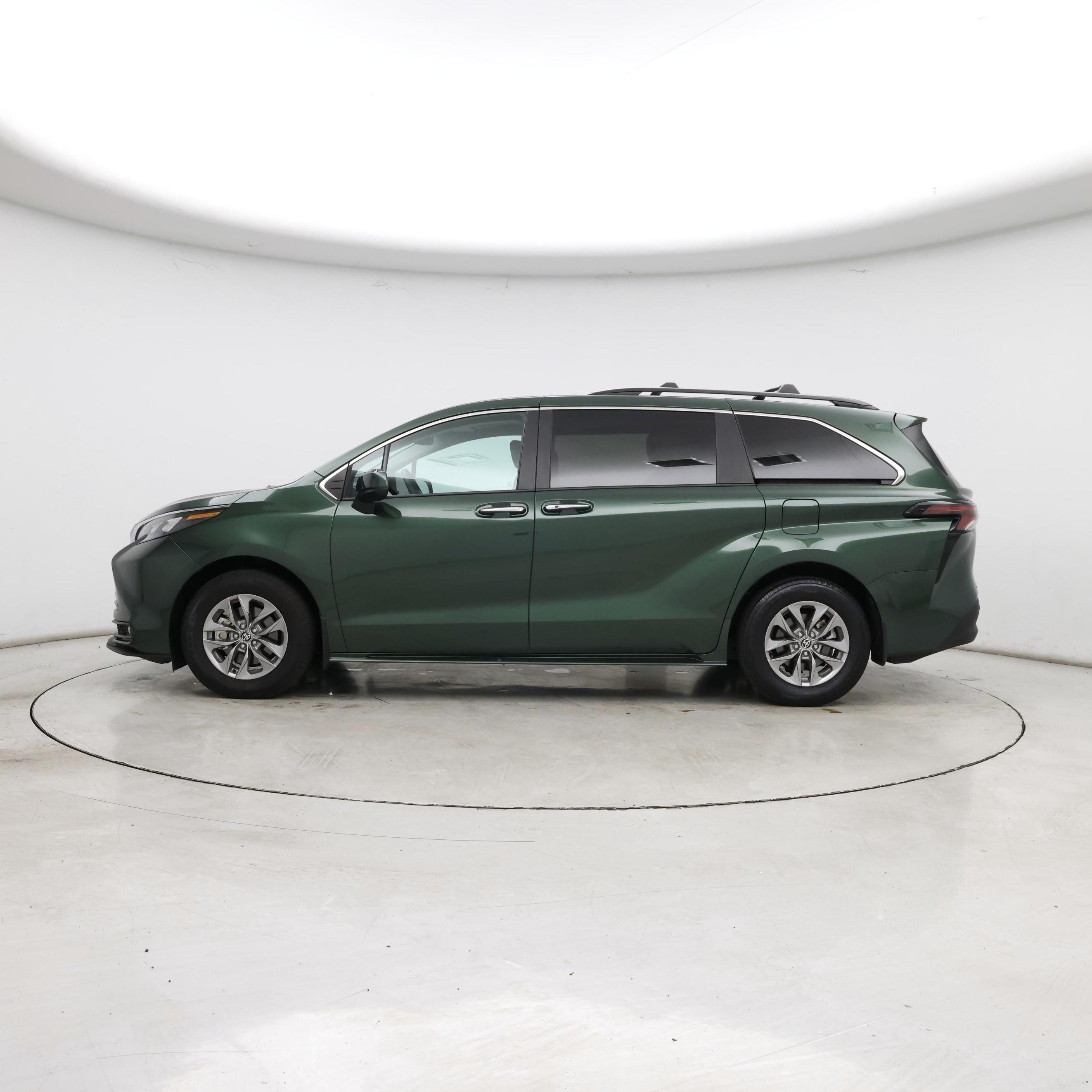 Thumbnail: 2025 Toyota Sienna - 3