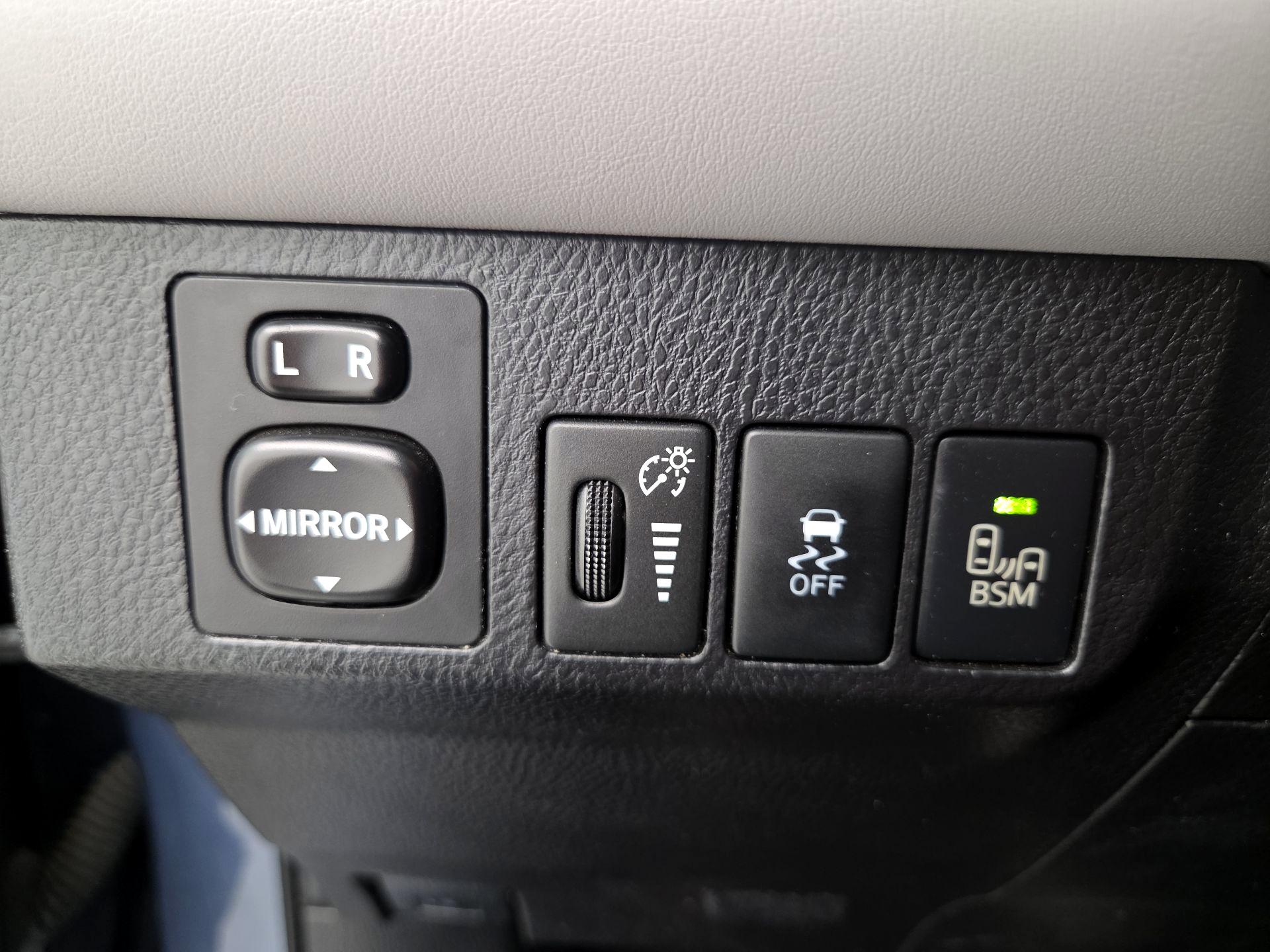 Thumbnail: 2014 Toyota RAV4 - 13
