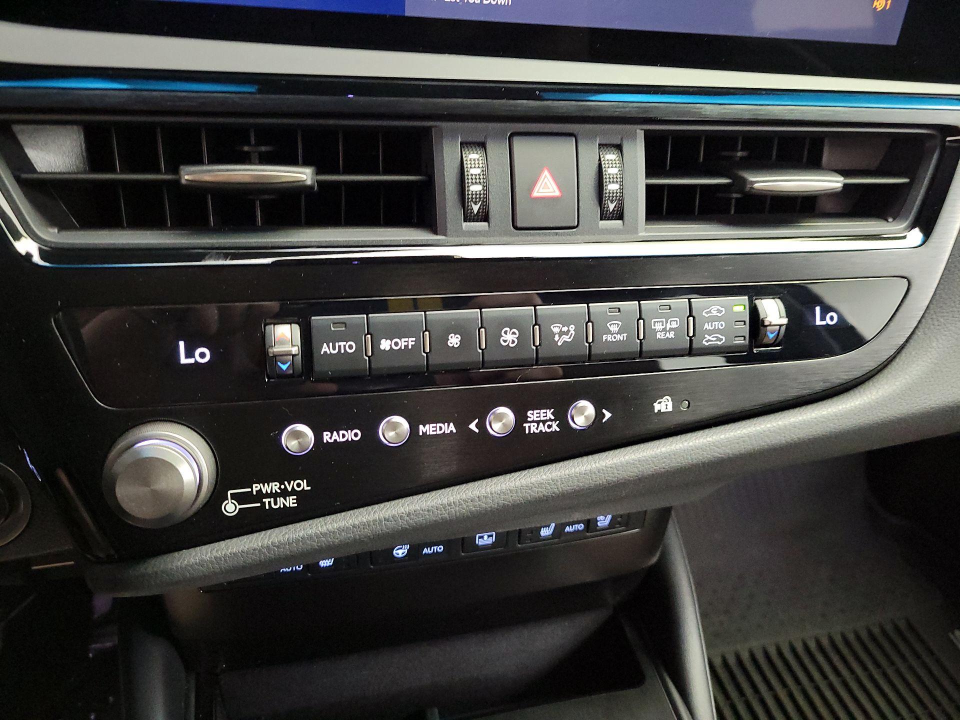 Thumbnail: 2024 Lexus ES - 17