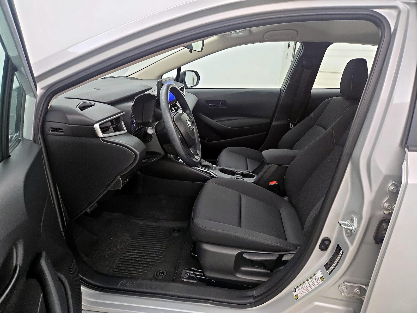 2024 Toyota Corolla LE - Photo 12