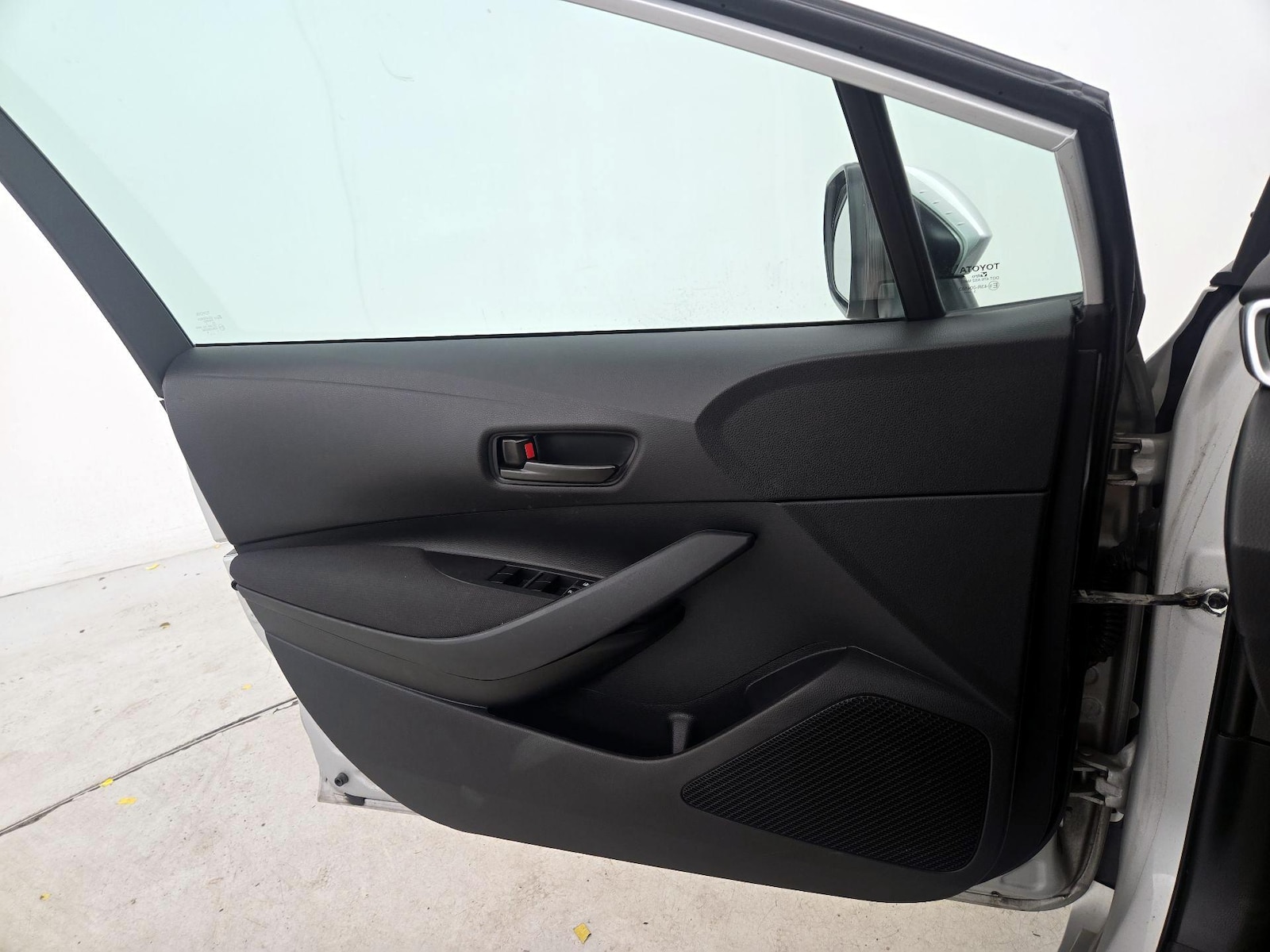 2024 Toyota Corolla LE - Photo 13