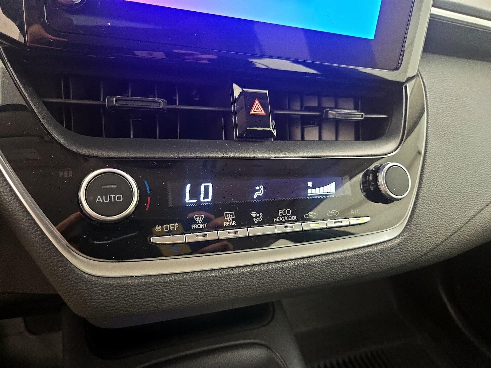 2024 Toyota Corolla LE - Photo 17