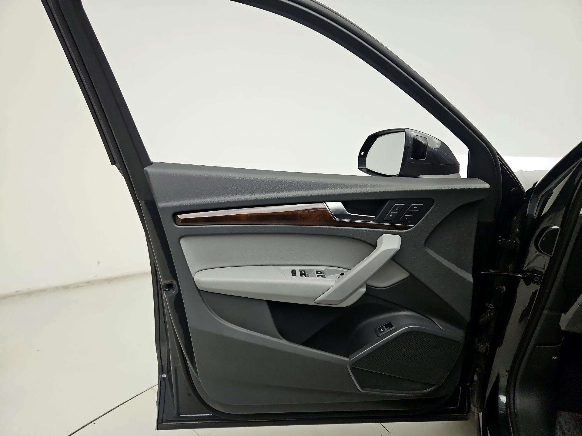 Thumbnail: 2019 Audi Q5 - 12