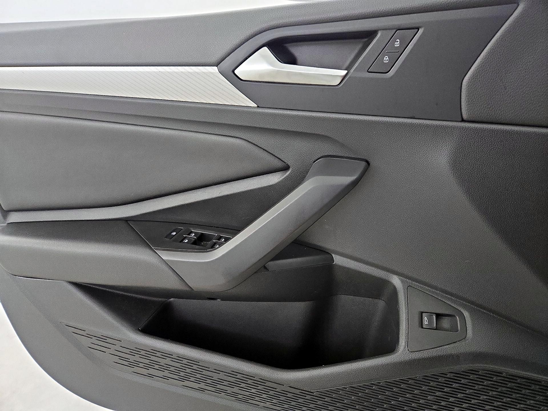 Thumbnail: 2019 Volkswagen Jetta - 12