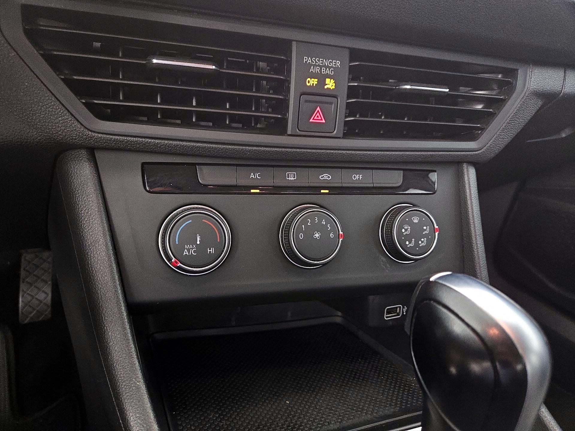 Thumbnail: 2019 Volkswagen Jetta - 16
