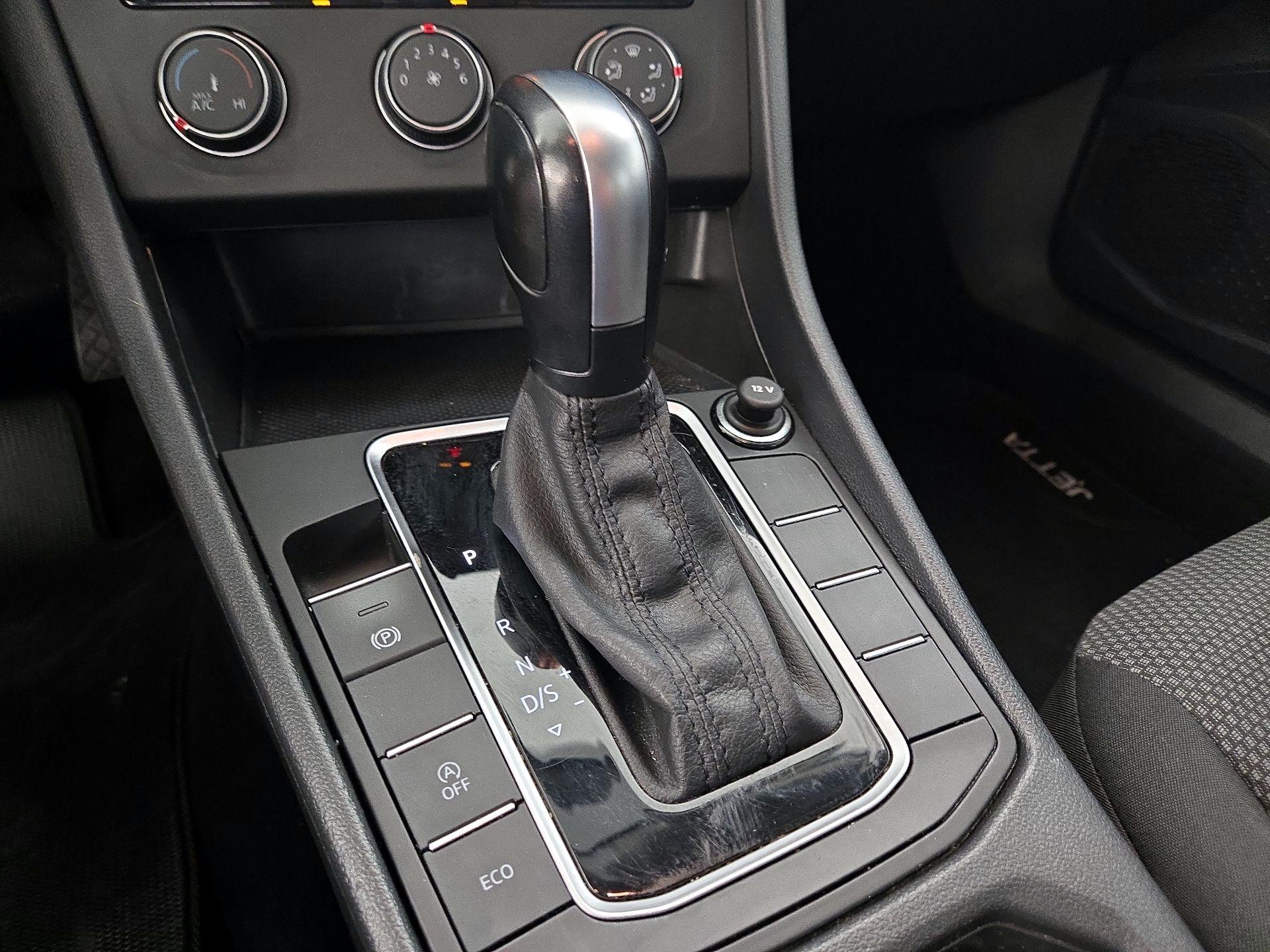 Thumbnail: 2019 Volkswagen Jetta - 17