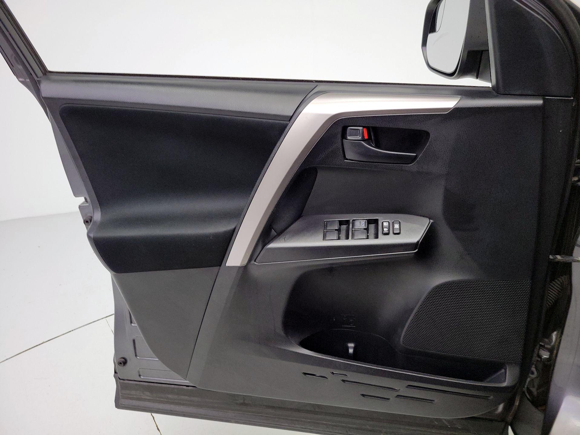 Thumbnail: 2017 Toyota RAV4 - 12