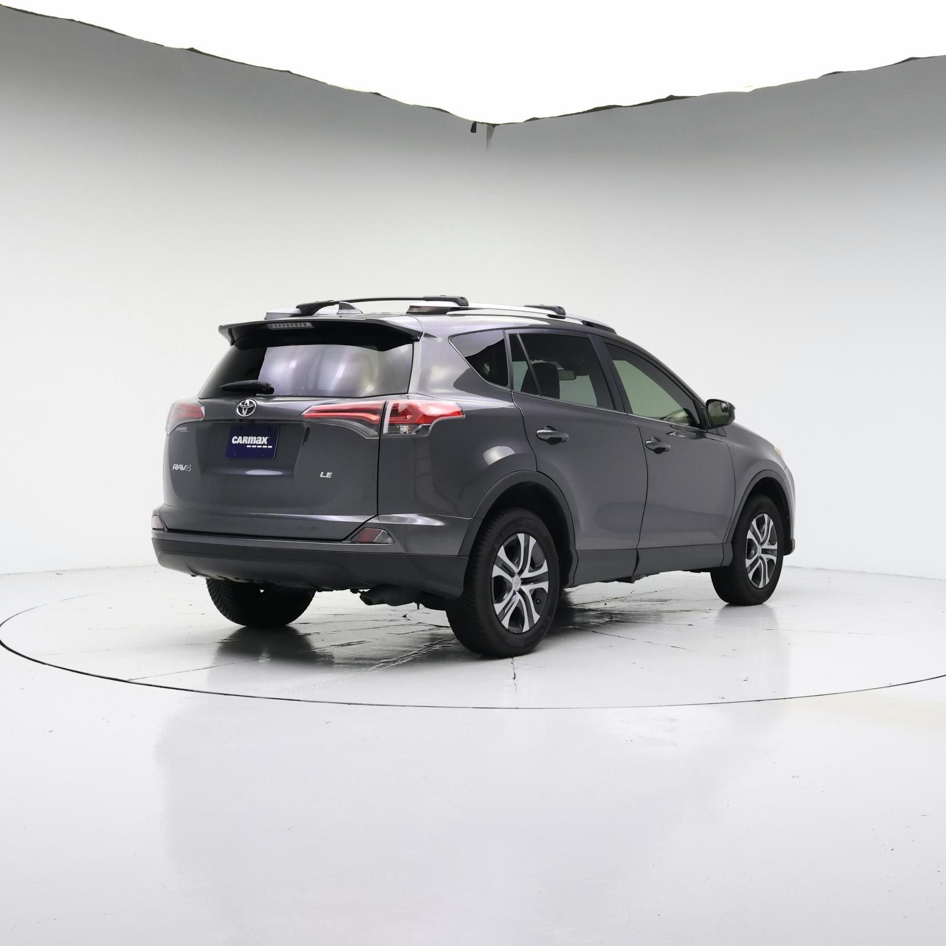 Thumbnail: 2017 Toyota RAV4 - 8
