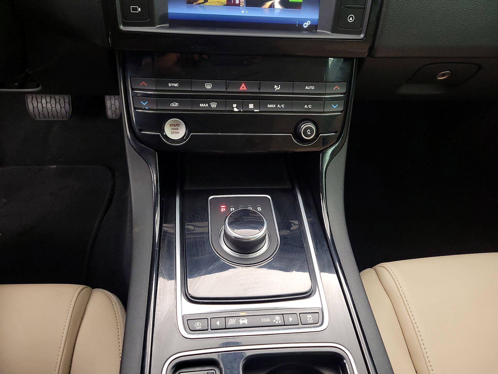 Thumbnail: 2018 Jaguar XE - 18
