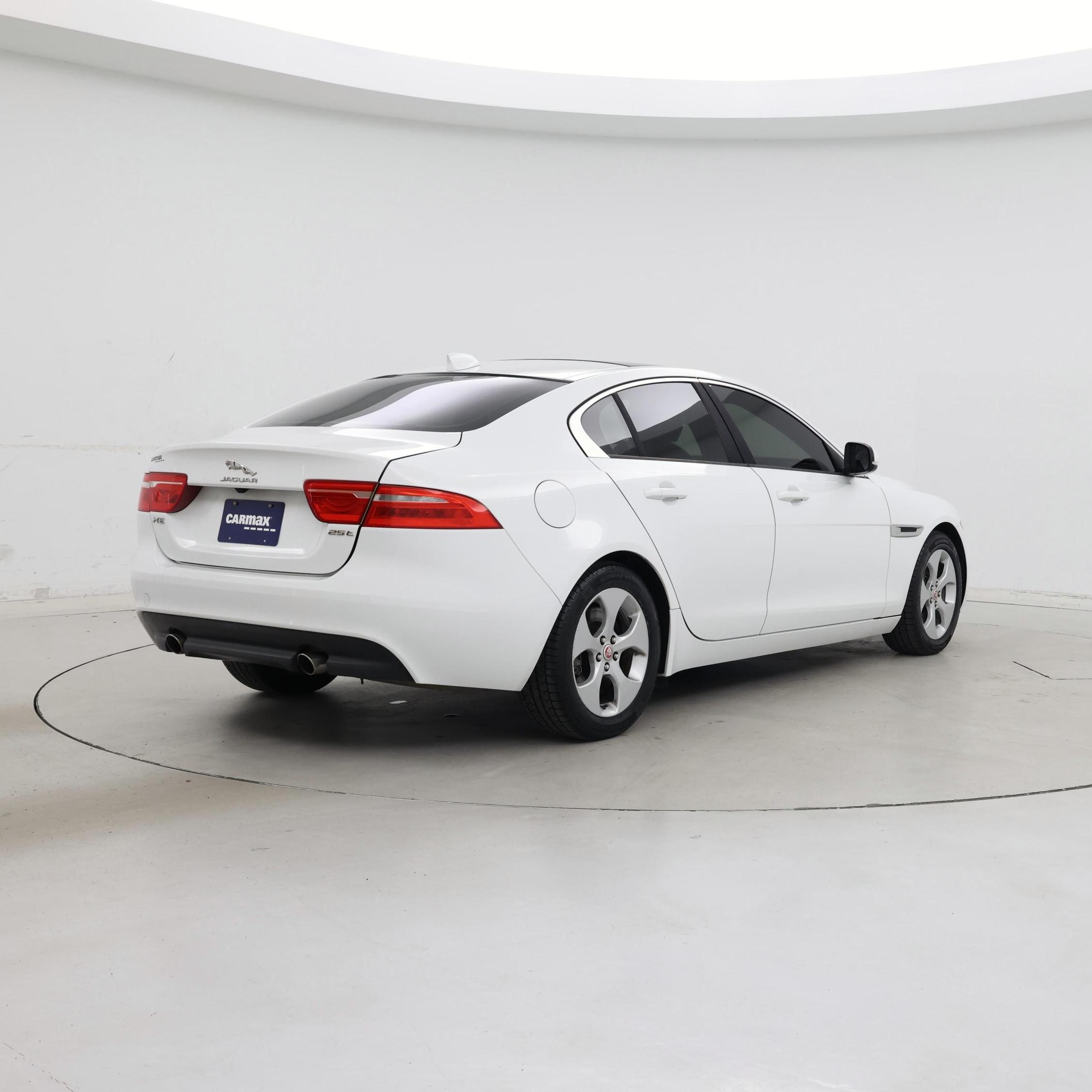 Thumbnail: 2018 Jaguar XE - 8