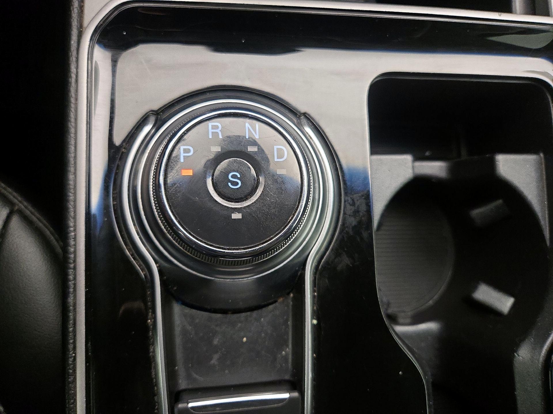 Thumbnail: 2019 Ford Edge - 17