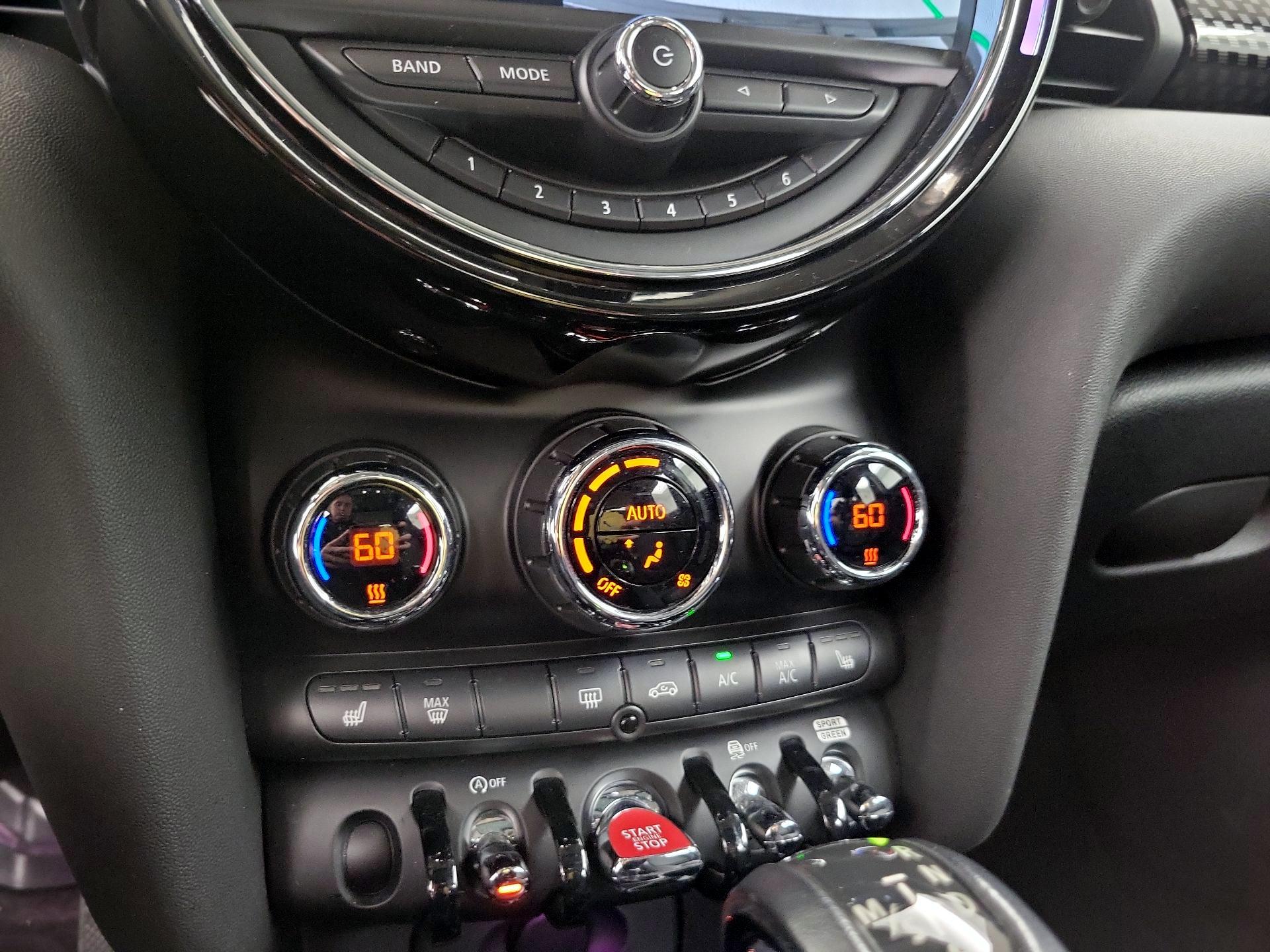 Thumbnail: 2019 MINI Cooper Hardtop - 17
