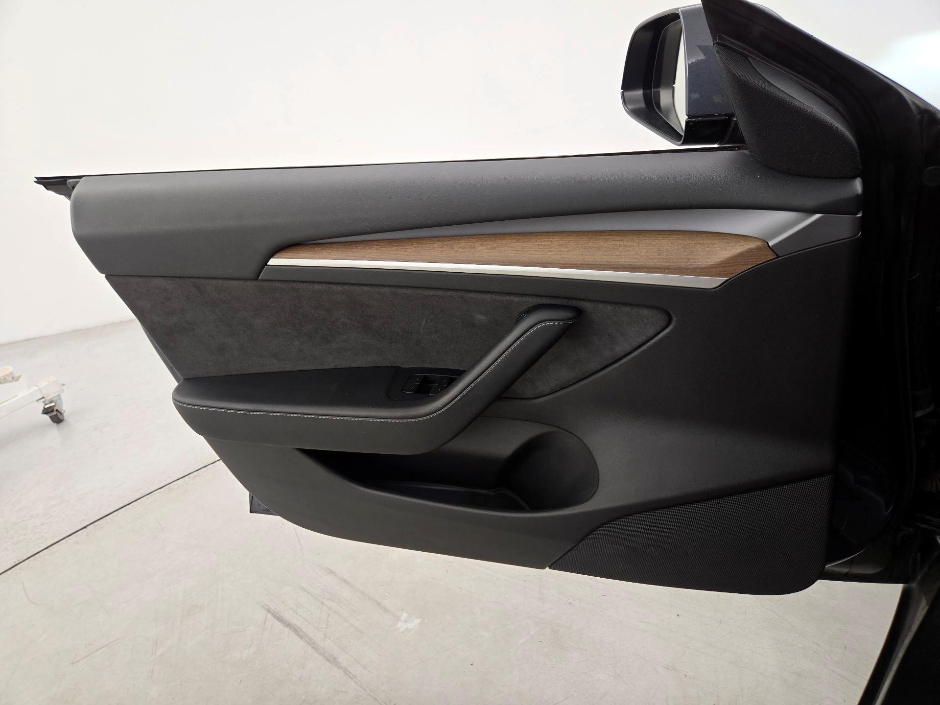 Thumbnail: 2022 Tesla Model 3 - 12