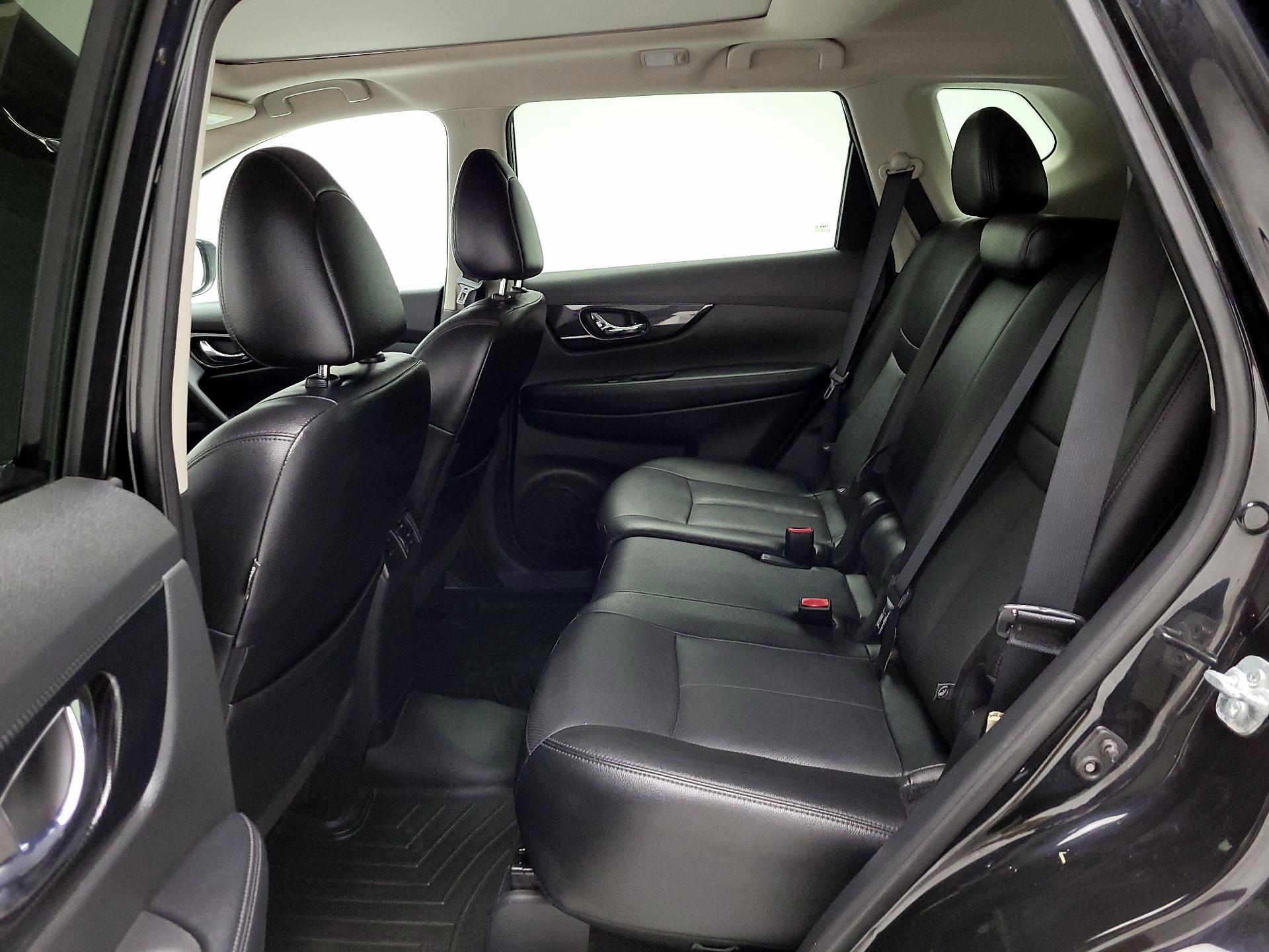 Thumbnail: 2017 Nissan Rogue - 20
