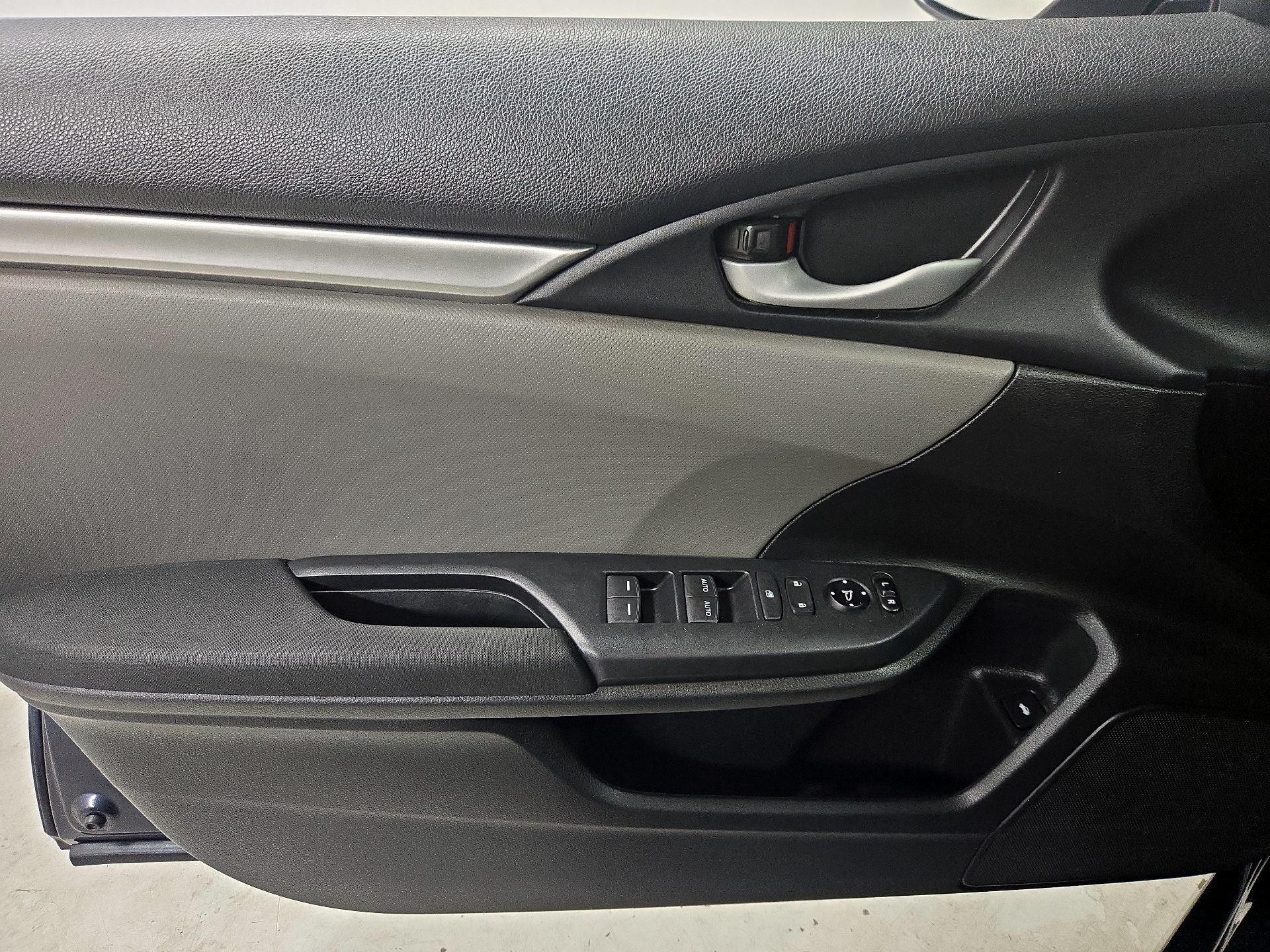 Thumbnail: 2017 Honda Civic - 12