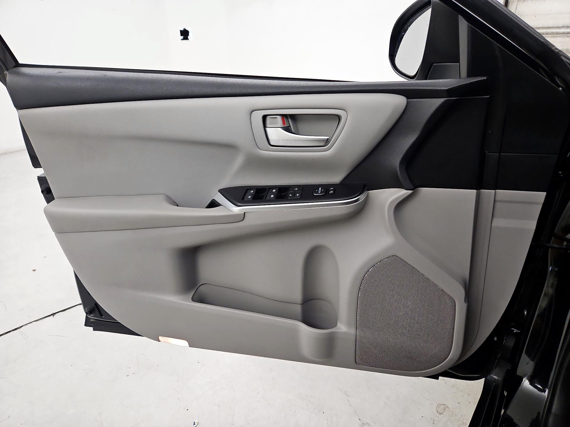 Thumbnail: 2017 Toyota Camry - 12